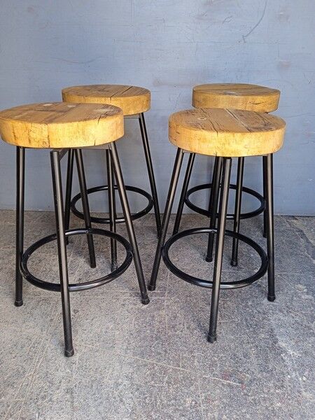 Lot 4 high bar stools wood and metal