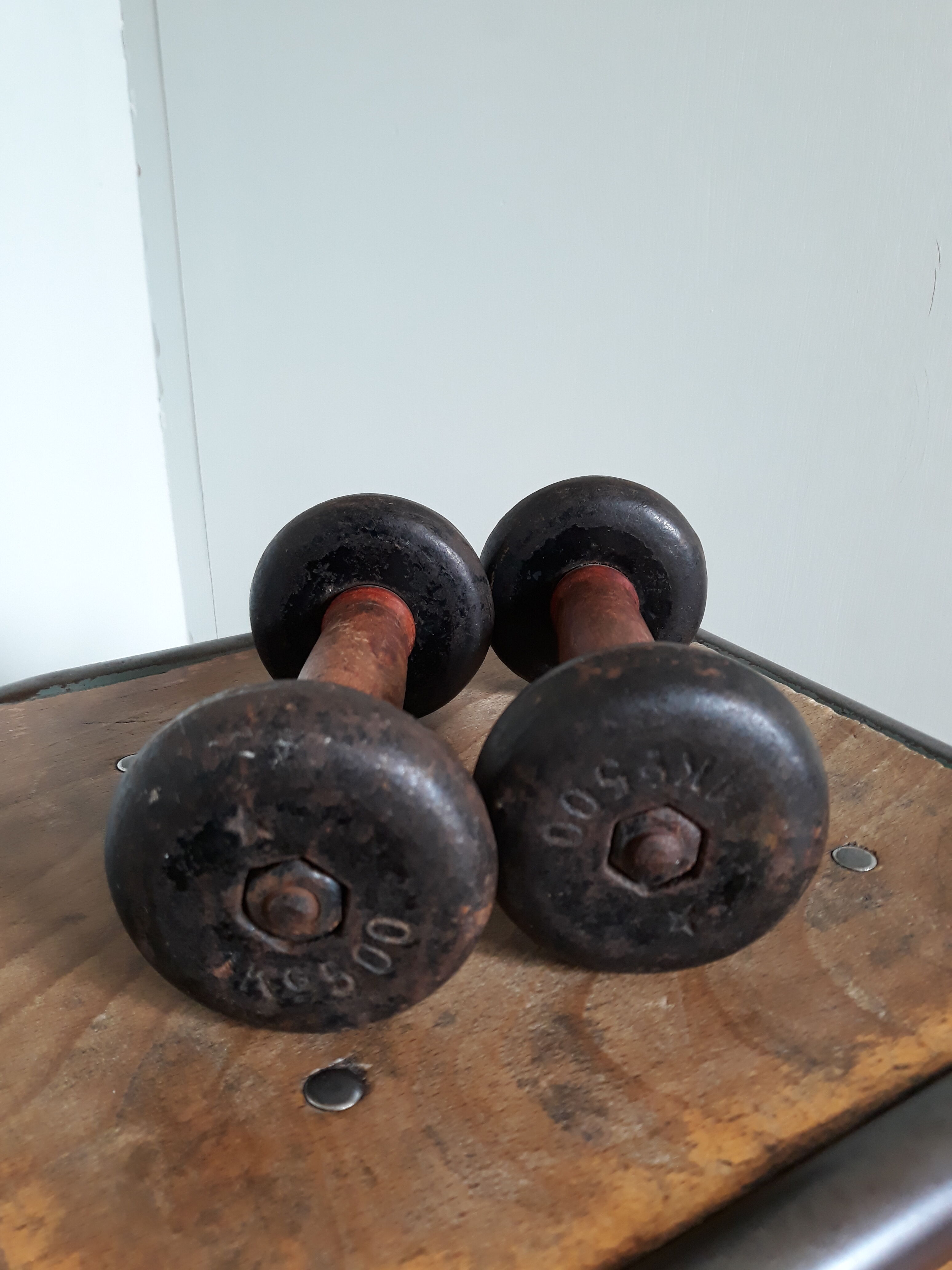 Pair of dumbbells wood and cast iron weight 1.5 kg