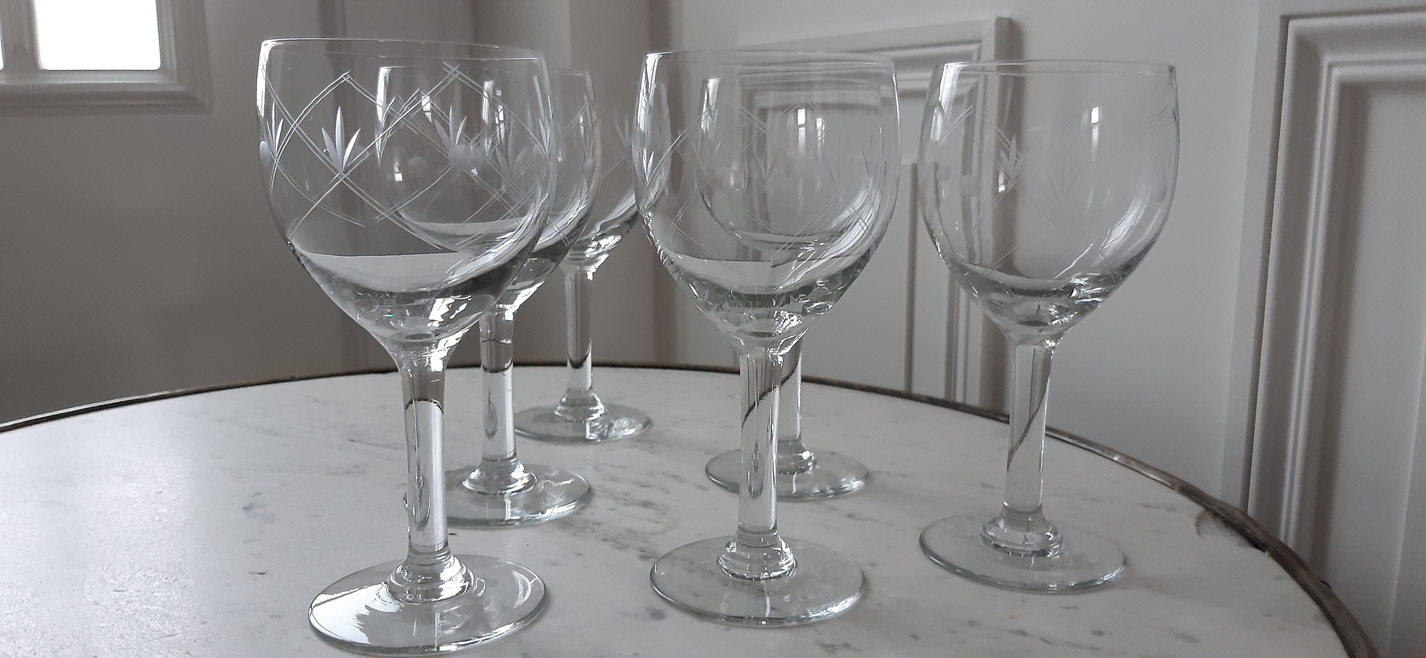 Set of 6 wine glasses / water 50 years engraved in crystal