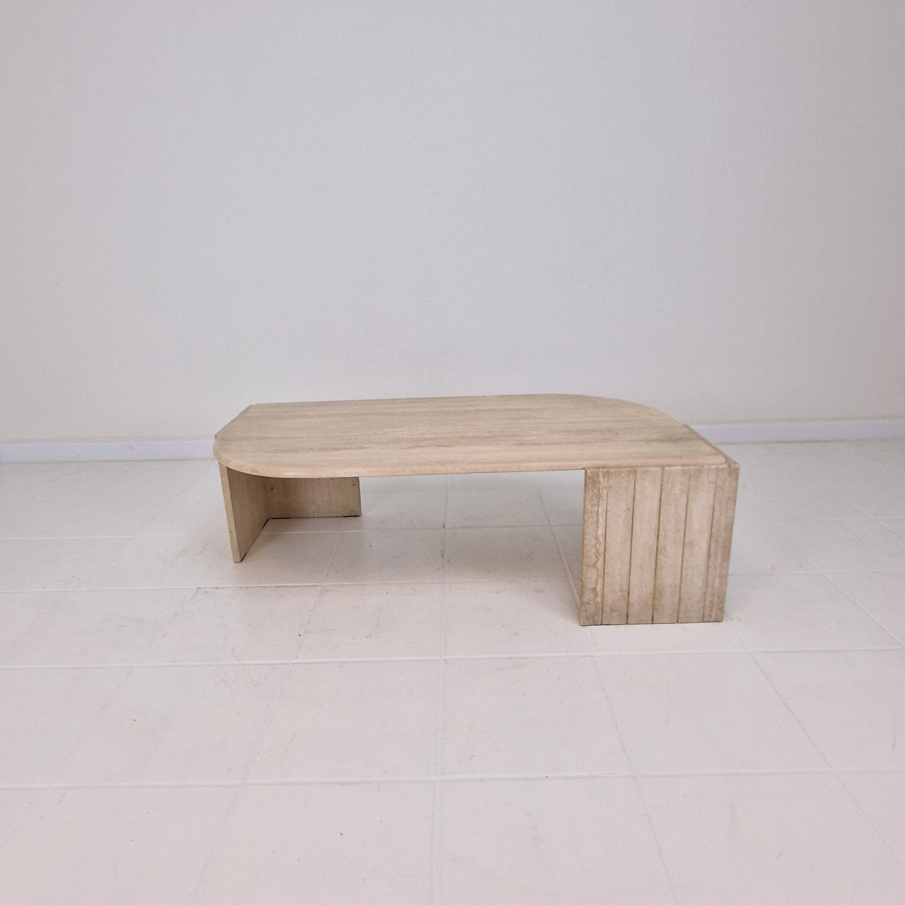 Table basse italienne en travertin, années 1980