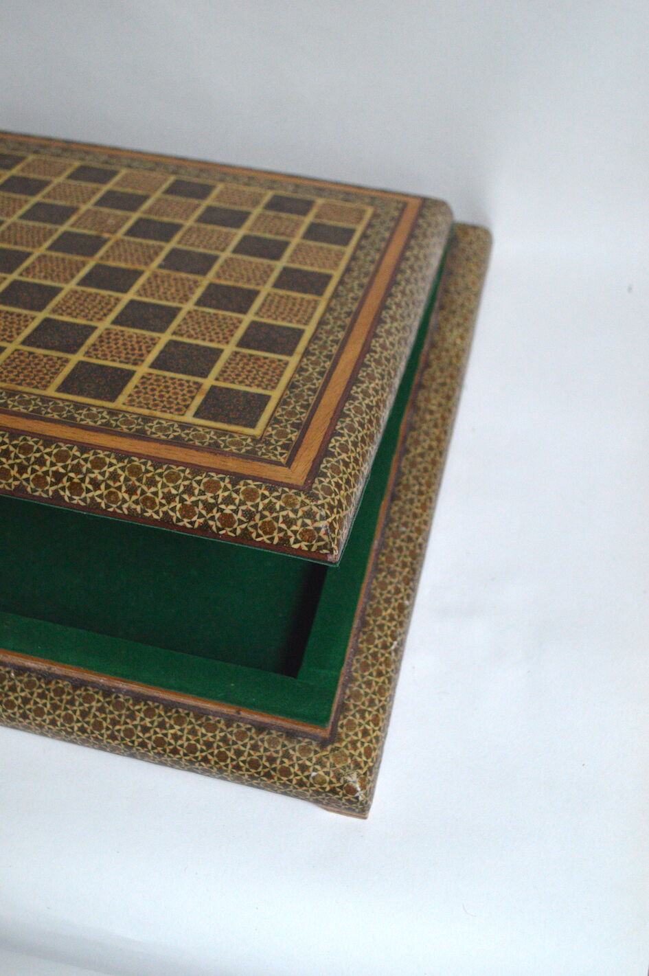 Marquetry chess box