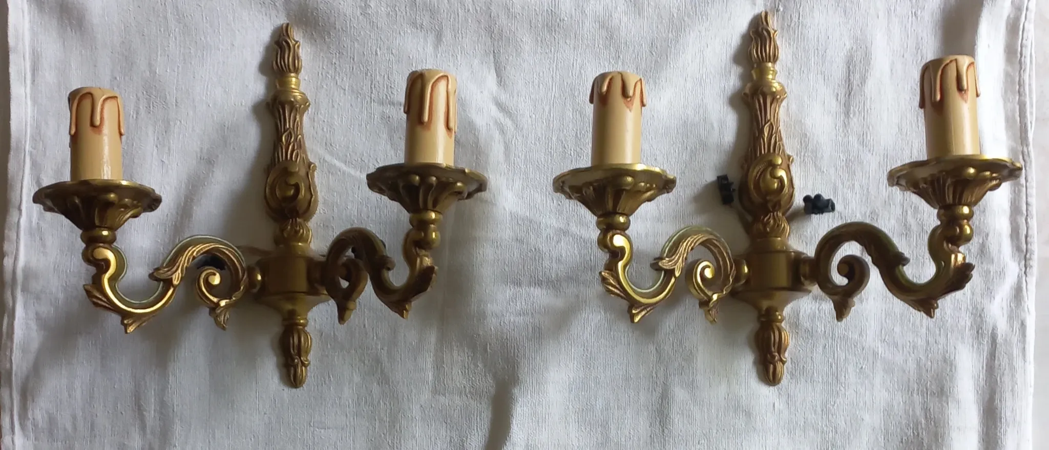 Set of two wall sconces
