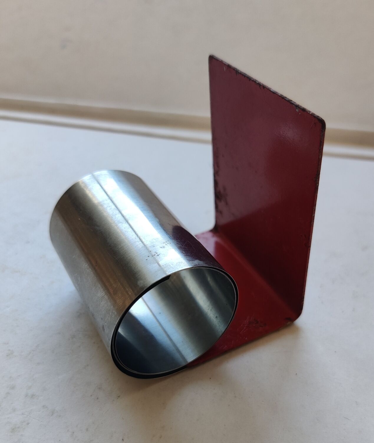 Modernist extendable bookends in brushed stainless steel and red 1970's