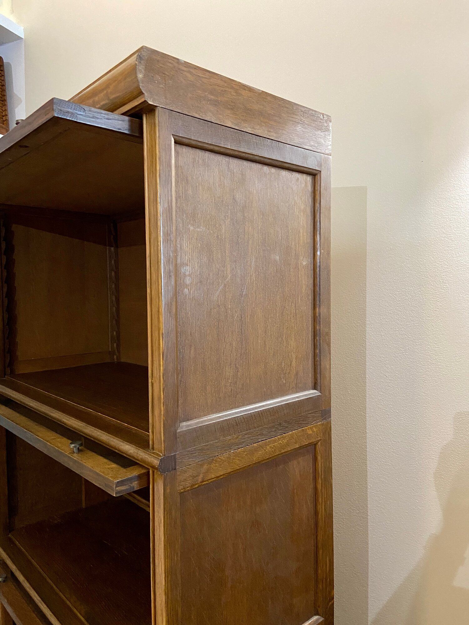 Dark wood display case 4 compartments and 1 drawer