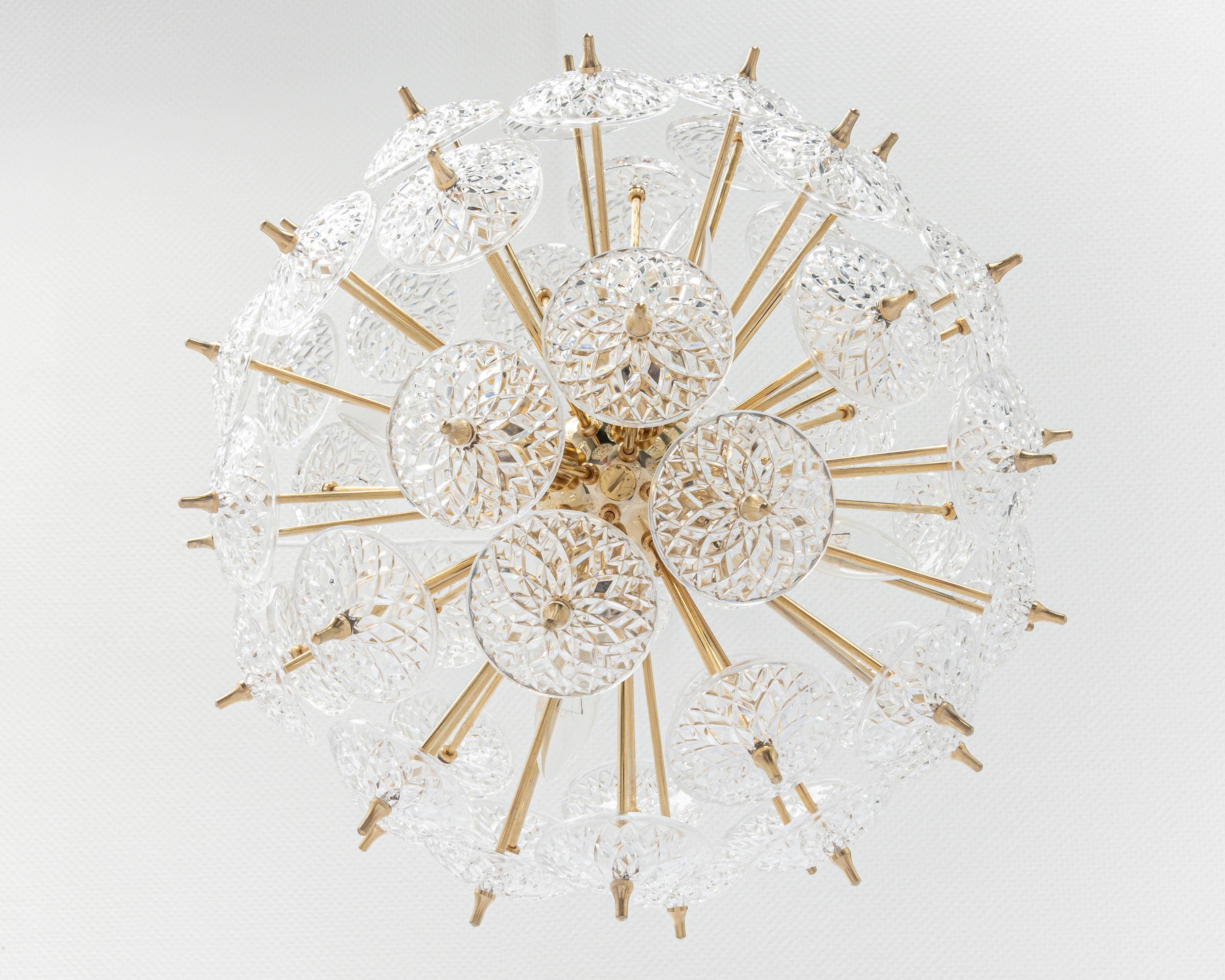 Grand superb Sputnik floral chandelier in glass and brass, Germany, 1960s.