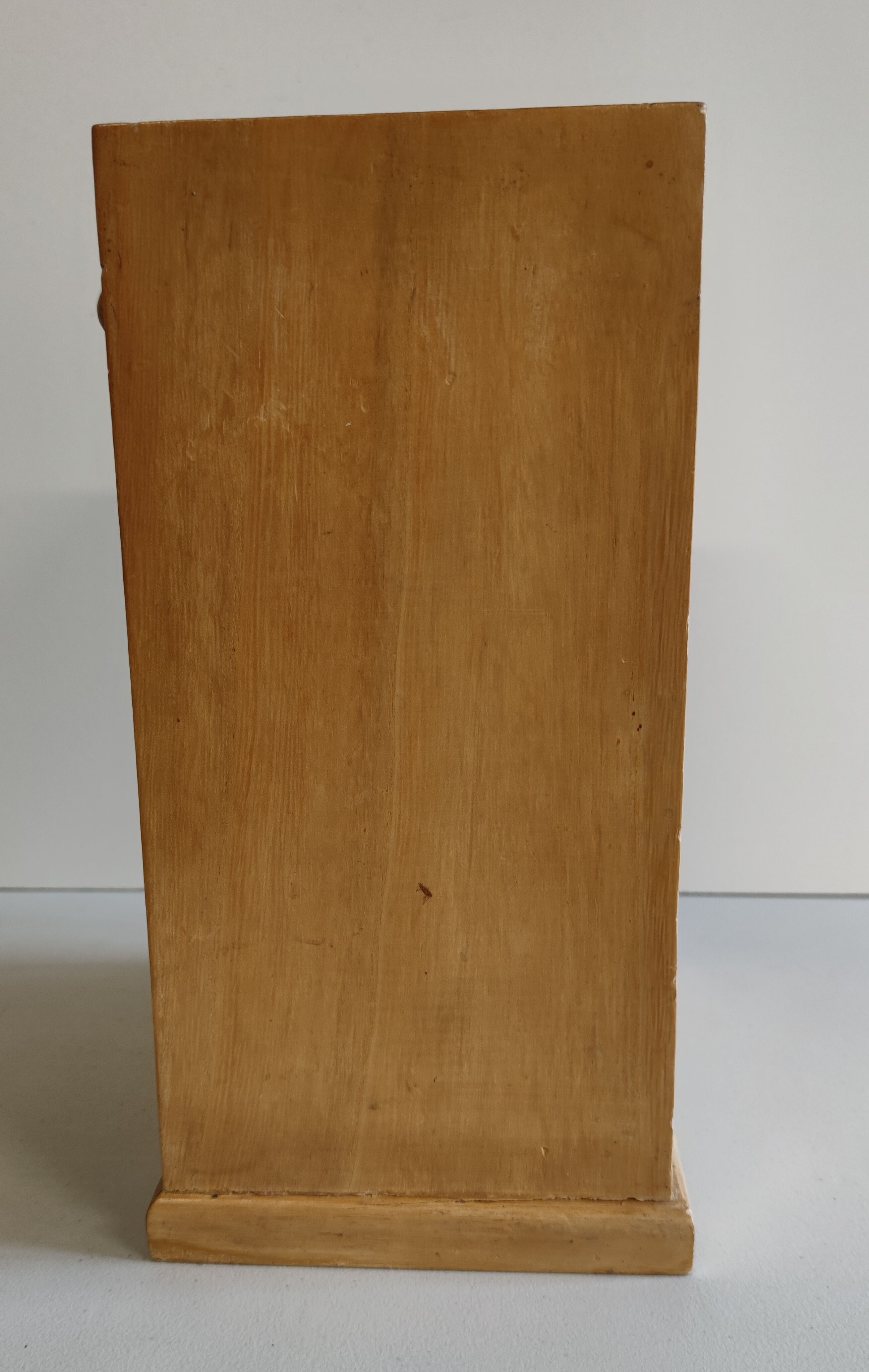 Small storage cabinet