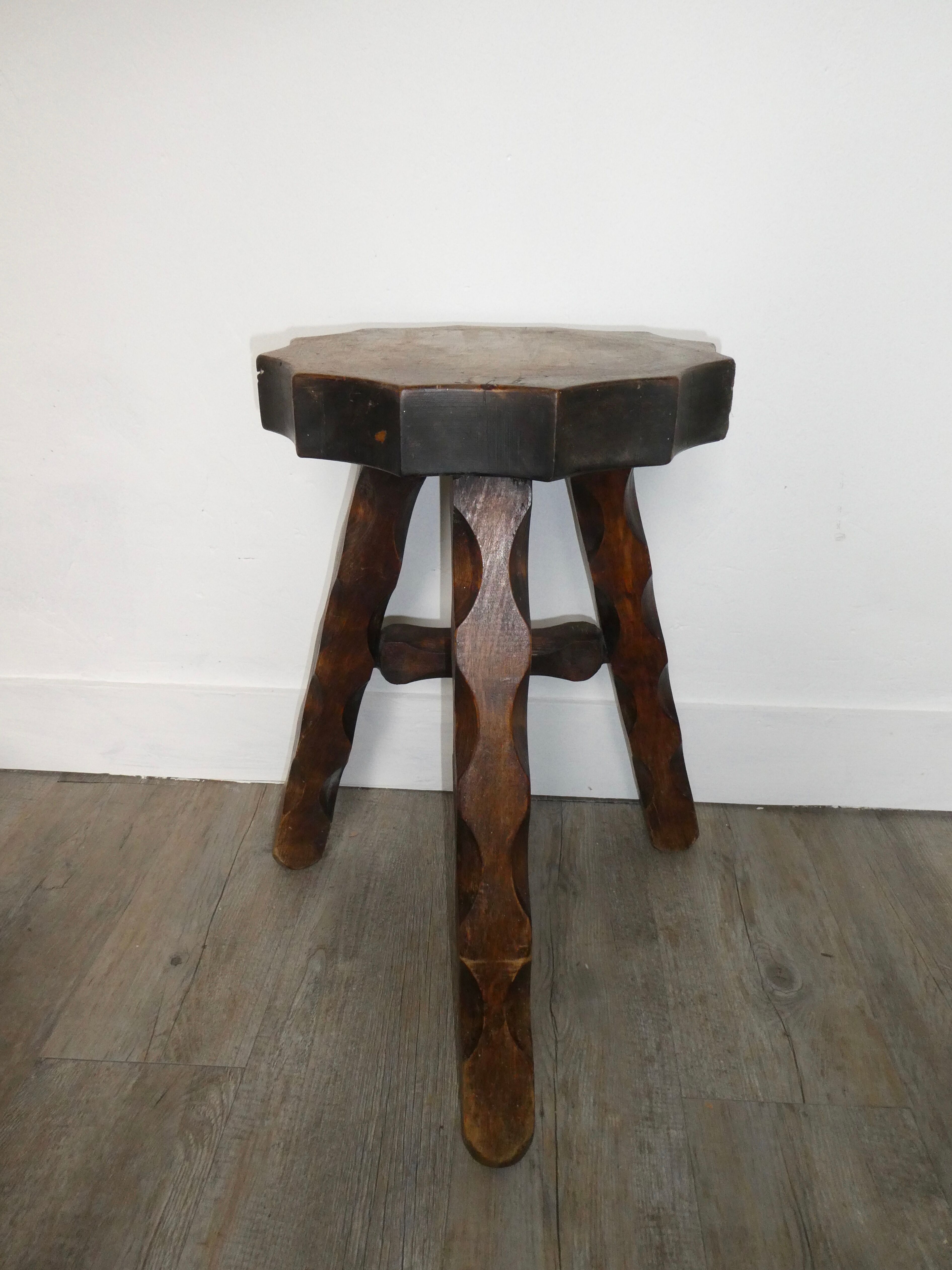 Solid wood tripod, mountain