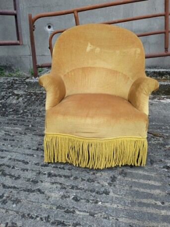 Toad armchair
