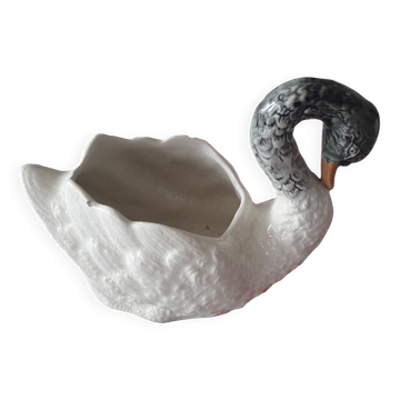 Swan-shaped empty pocket