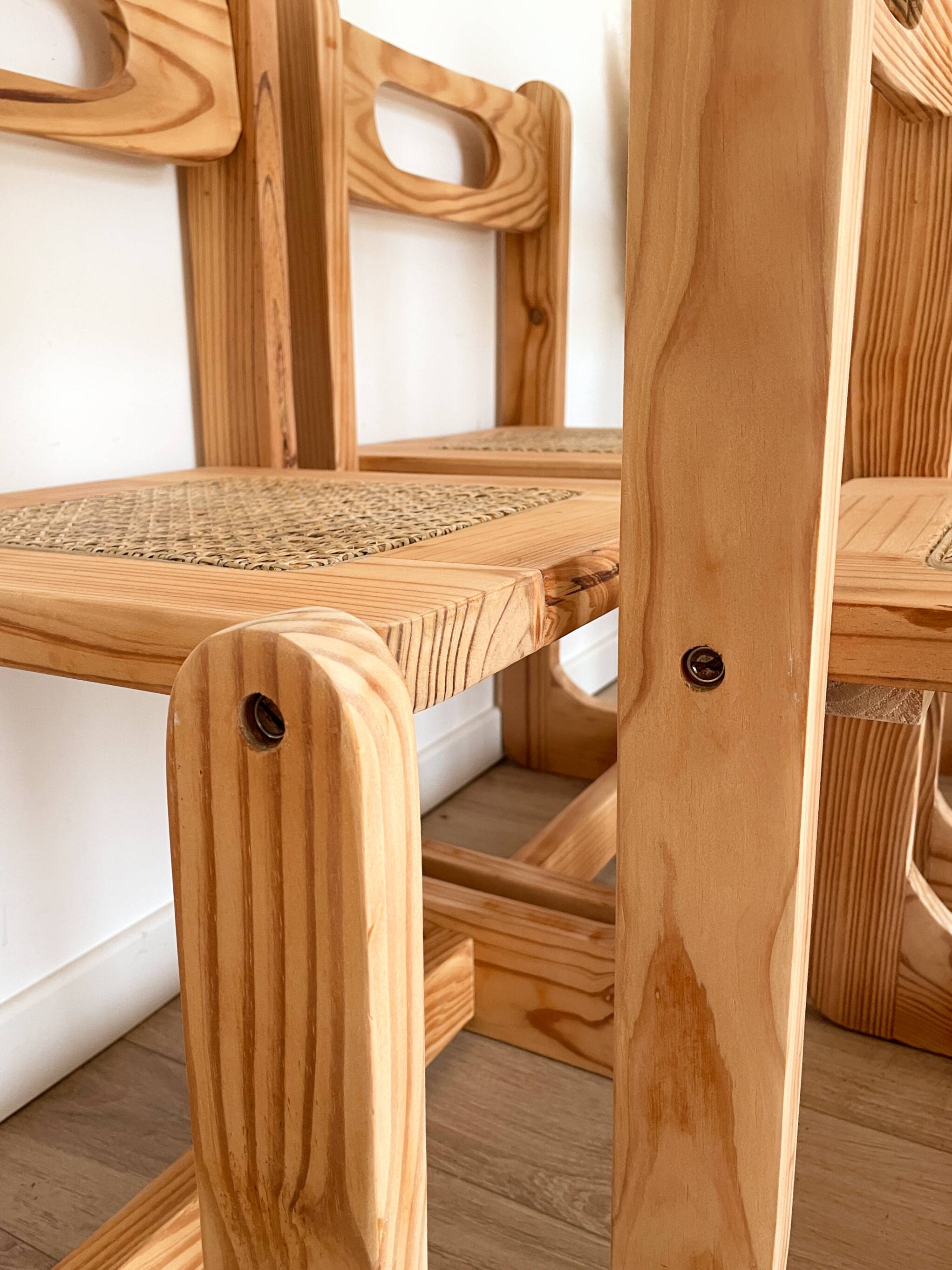 Ensemble de 4 chaises en bois et cannage - années 1960-70