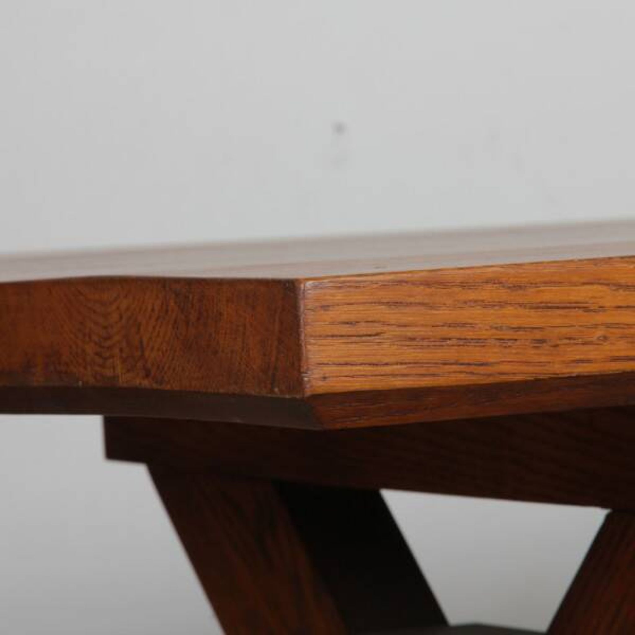 Table de repas en chêne massif, travail français, 1960