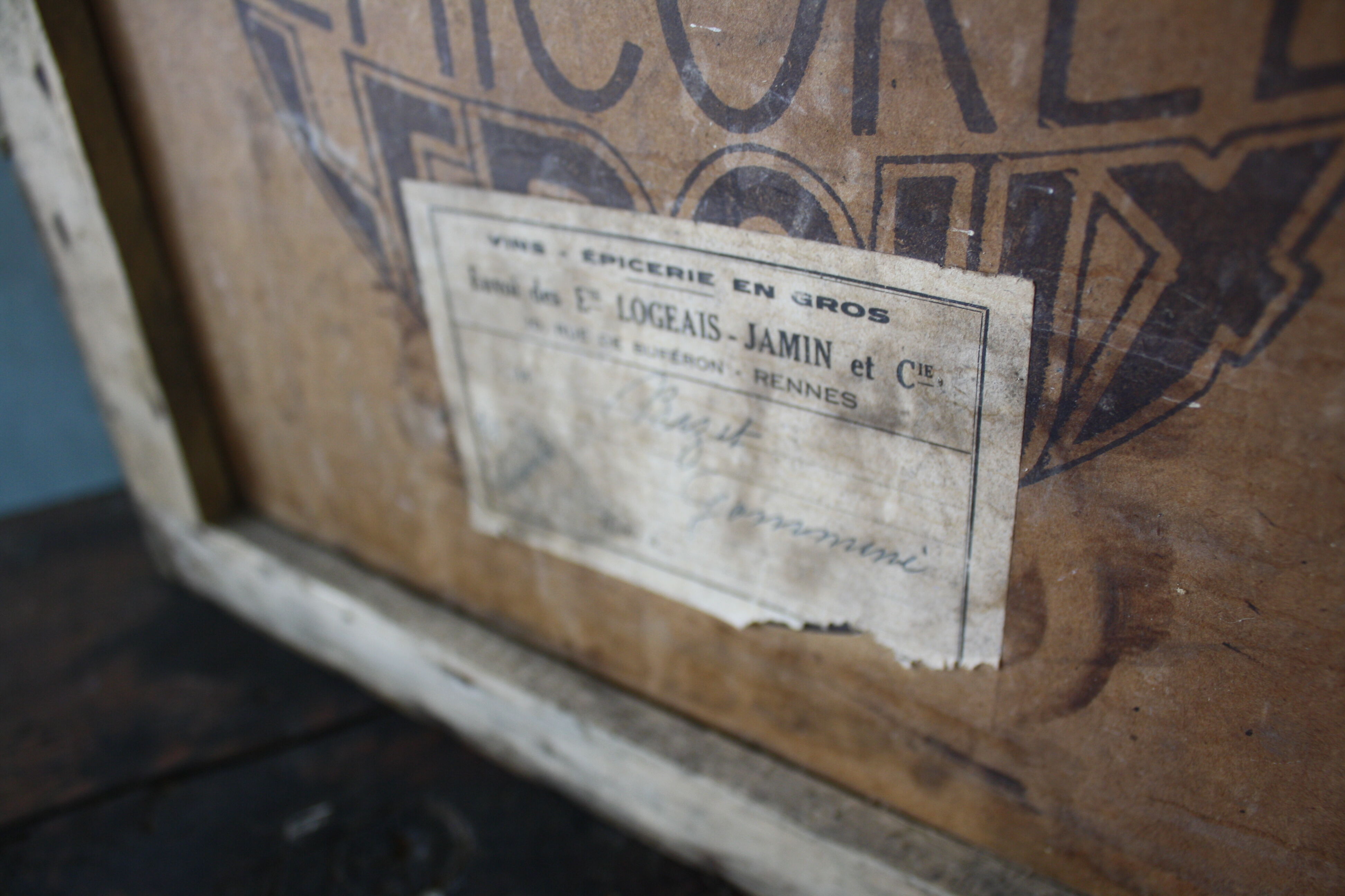 Leroux chicory wooden case