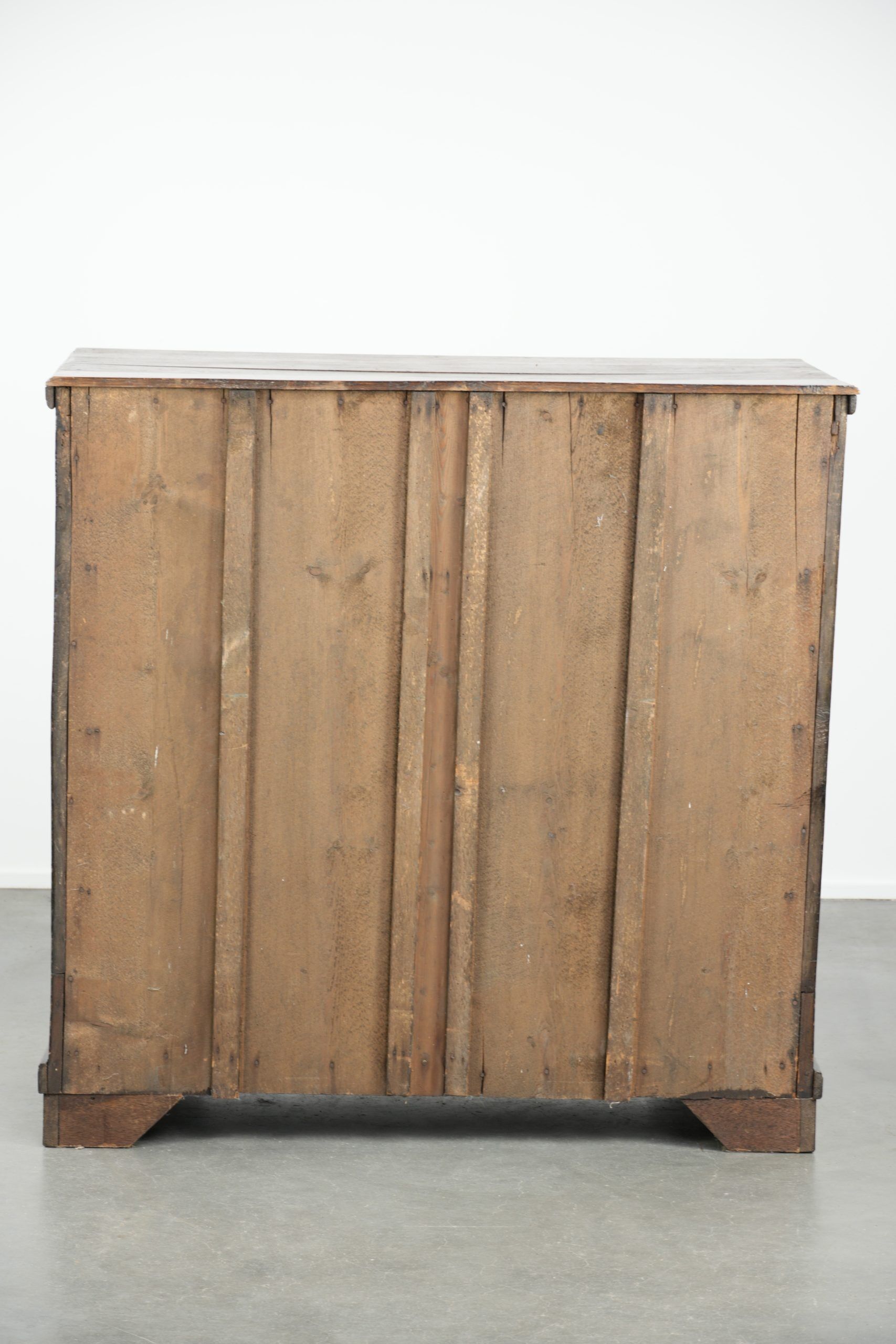 English antique oak chest of drawers / commode from the early 18th century
