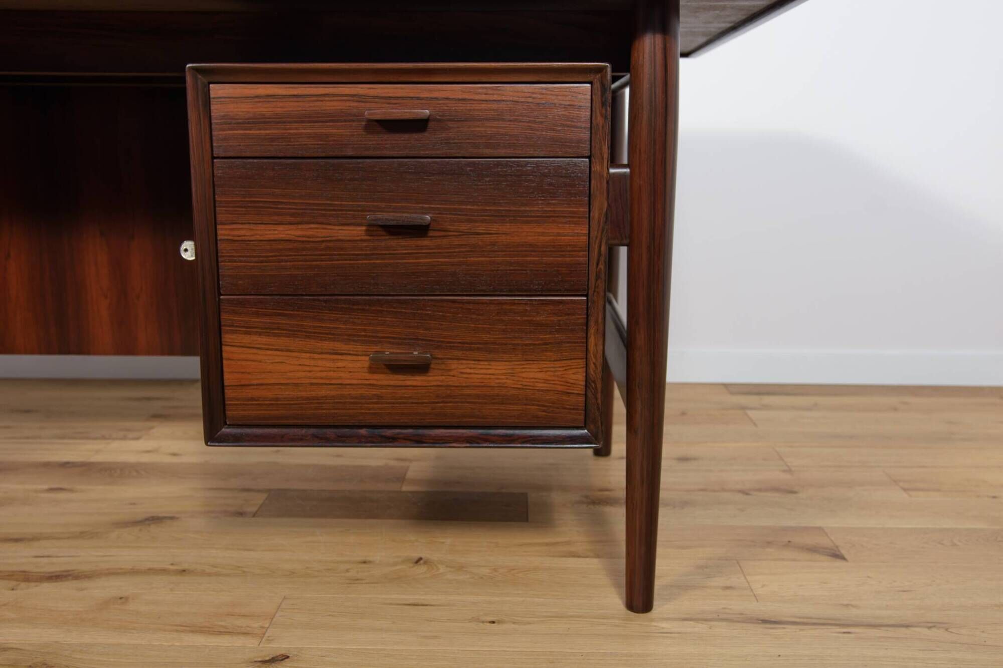 Mid-Century Rosewood Freestanding Desk Model 207 by Arne Vodder for Sibast,