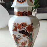Decorative hexagonal potiche in fine Chinese porcelain, stamped and signed "Red Lions"