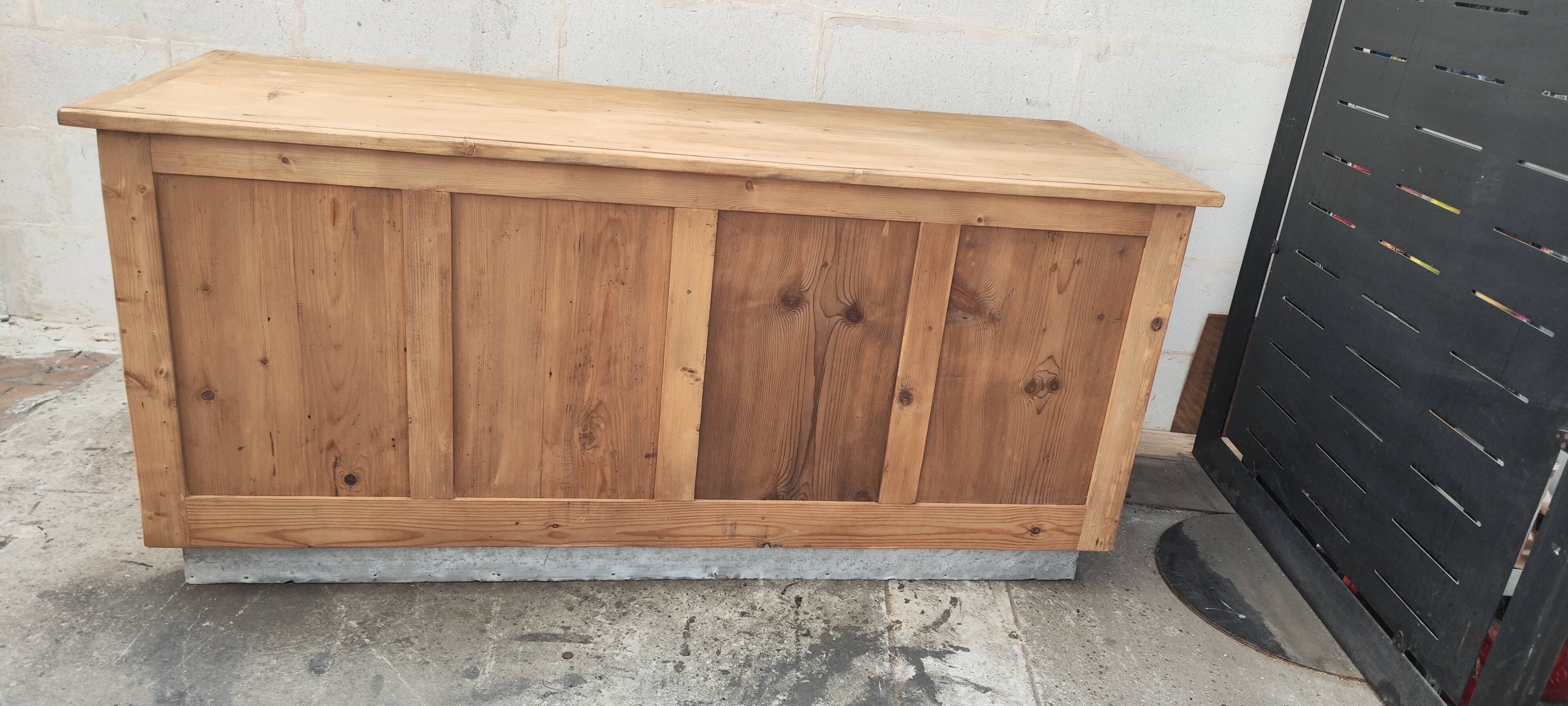 Central island bar counter in pine with two drawers
