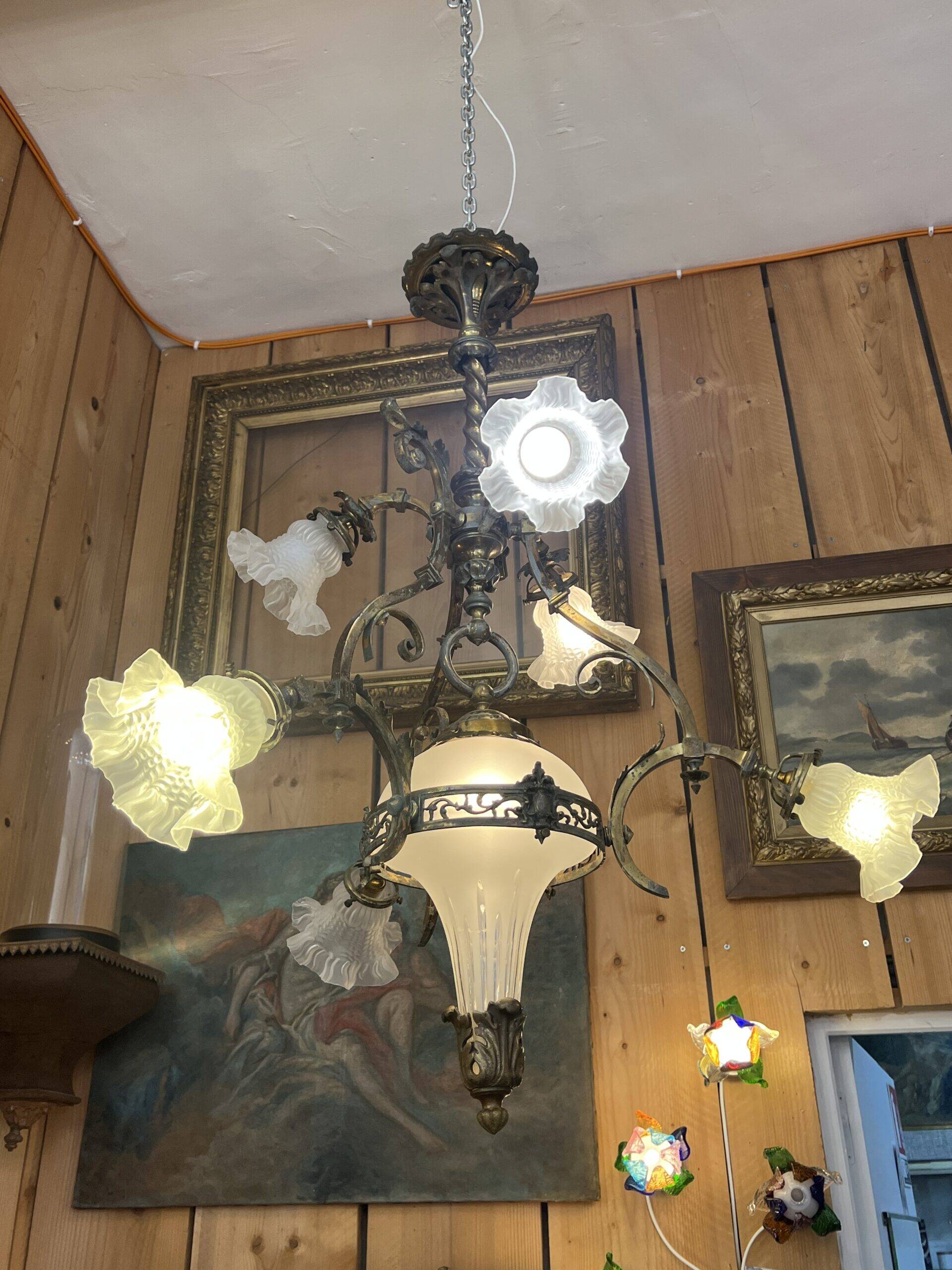 19th century brass and bronze chandelier, Napoleon III, illuminated by 6 tulips and a central globe