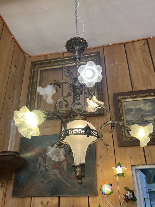 Lustre XIXe en laiton et bronze, Napoléon III, éclairant par 6 tulipes et un globe central