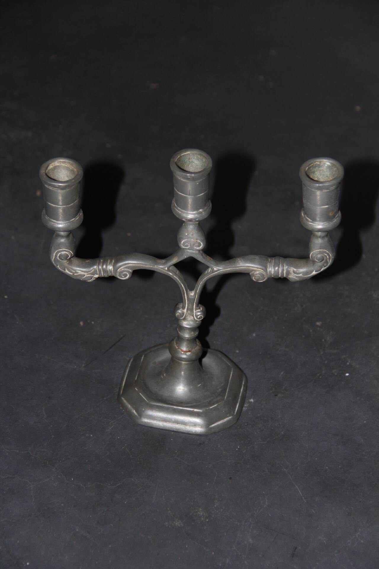 Small three-armed candlestick in pewter.