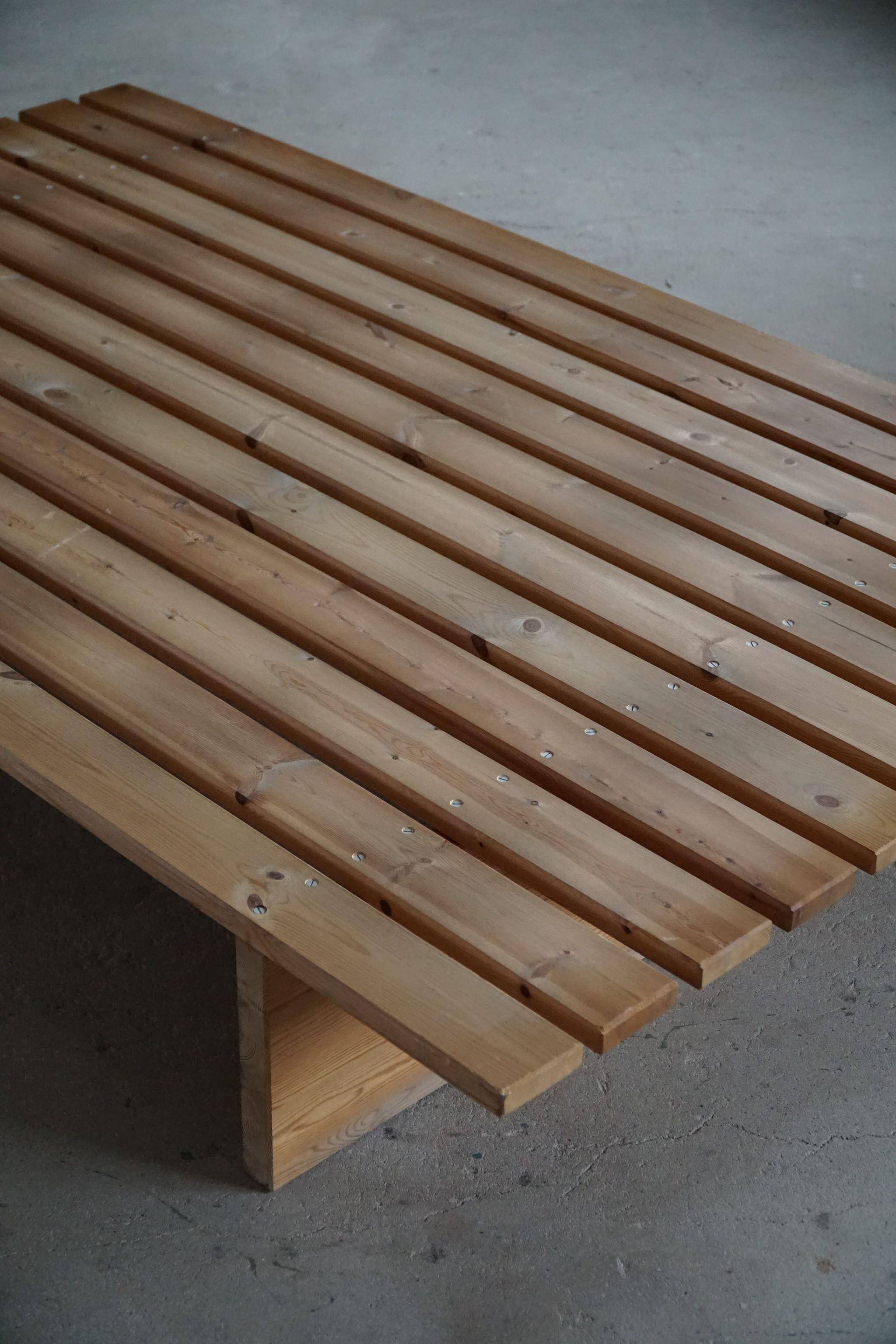 Modern Danish daybed, reupholstered, made of pine, by Nyt i Bo, 1970s.