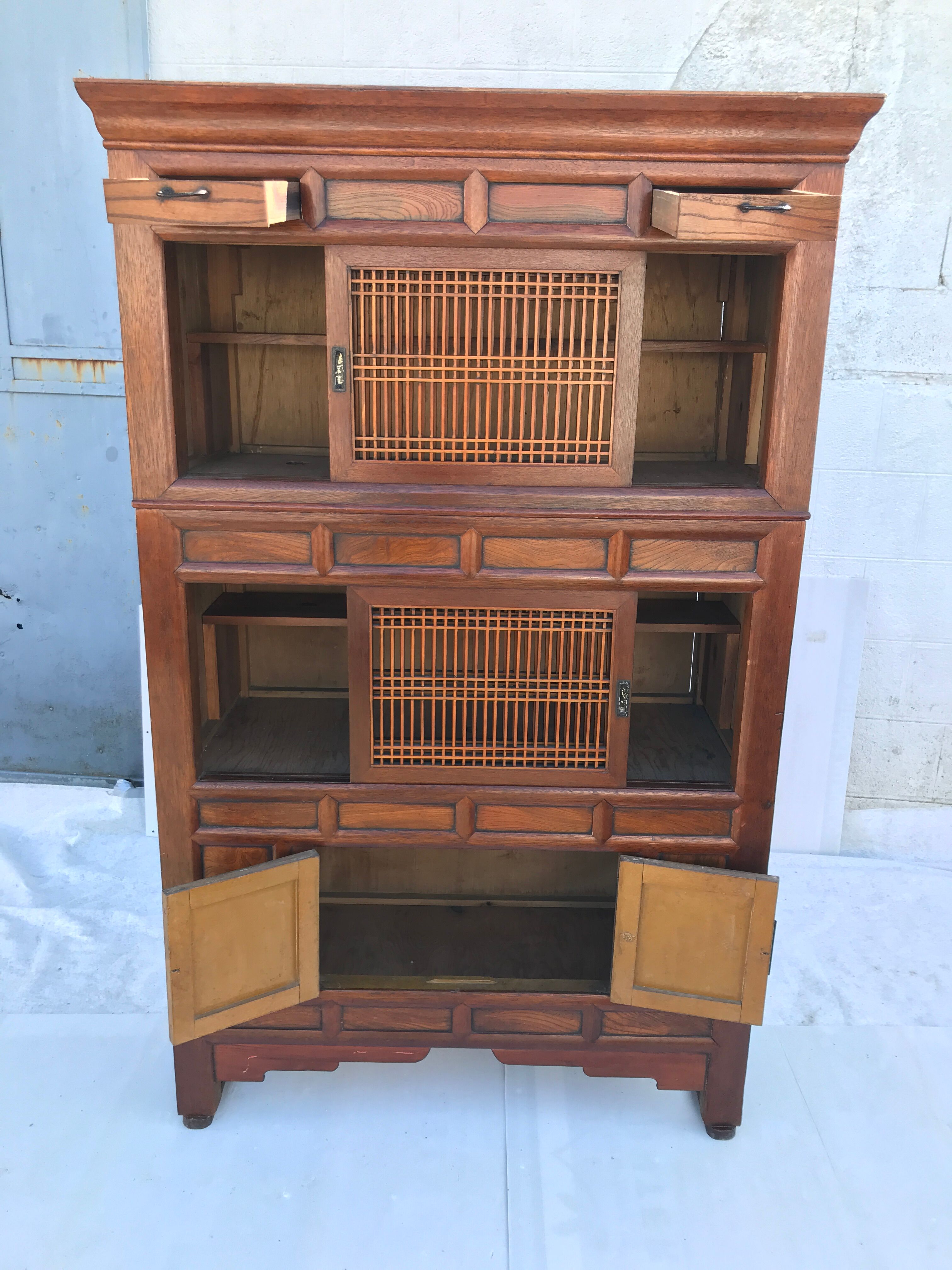 Armoire de cuisine chinoise du XIXe siècle