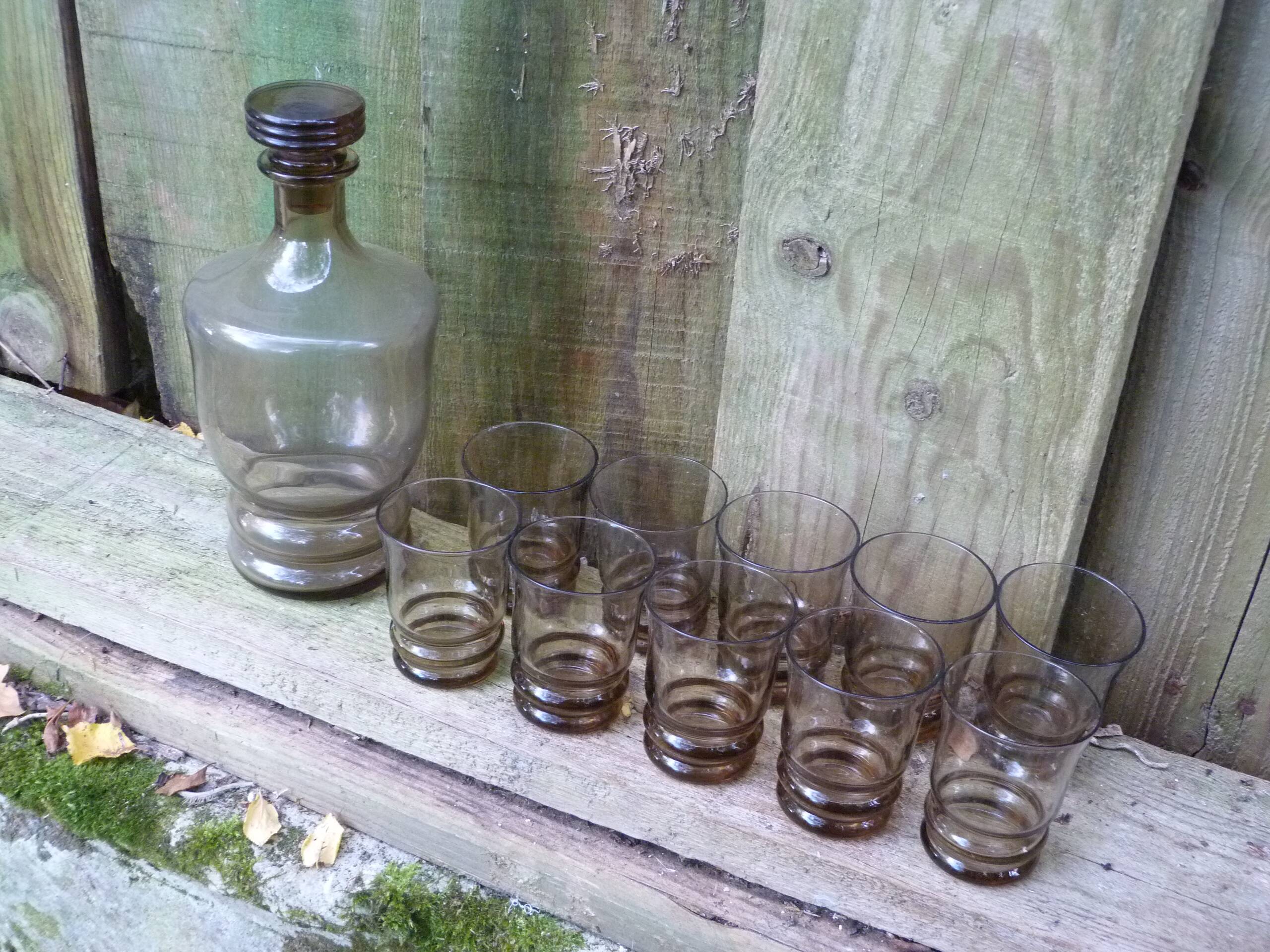Set of 10 brown glasses and a carafe made in Belgium
