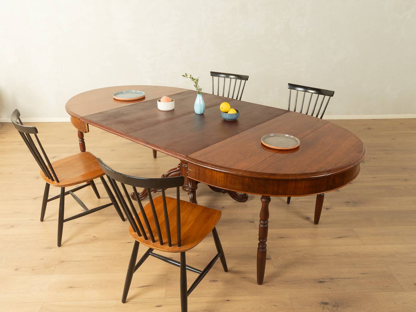 Antique extendable table before 1900