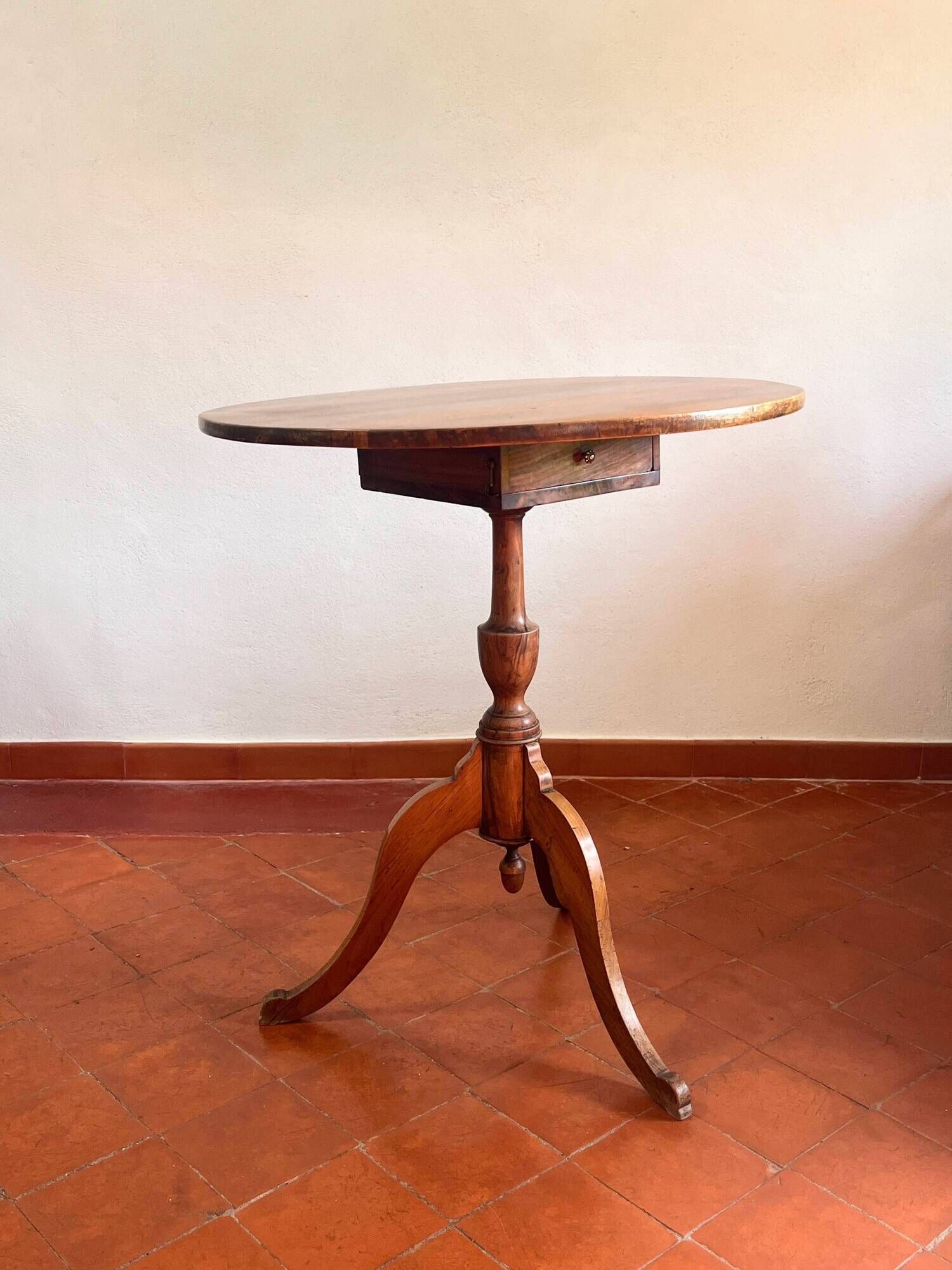 Antique guéridon with a tilting top and drawer, Louis Philippe style.