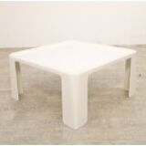Coffee table in glass fiber