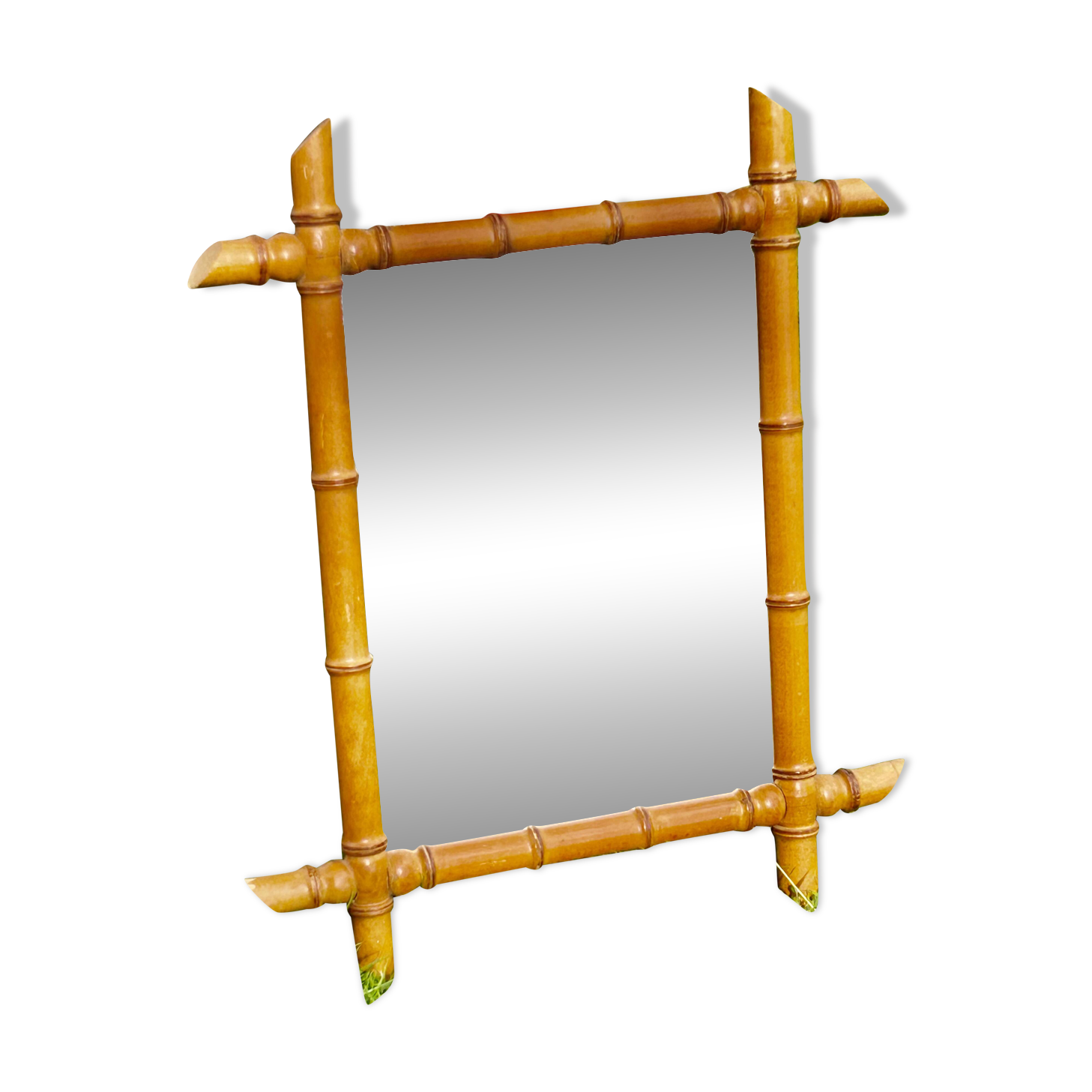 Large format for this type of faux bamboo mirror 70 cm.