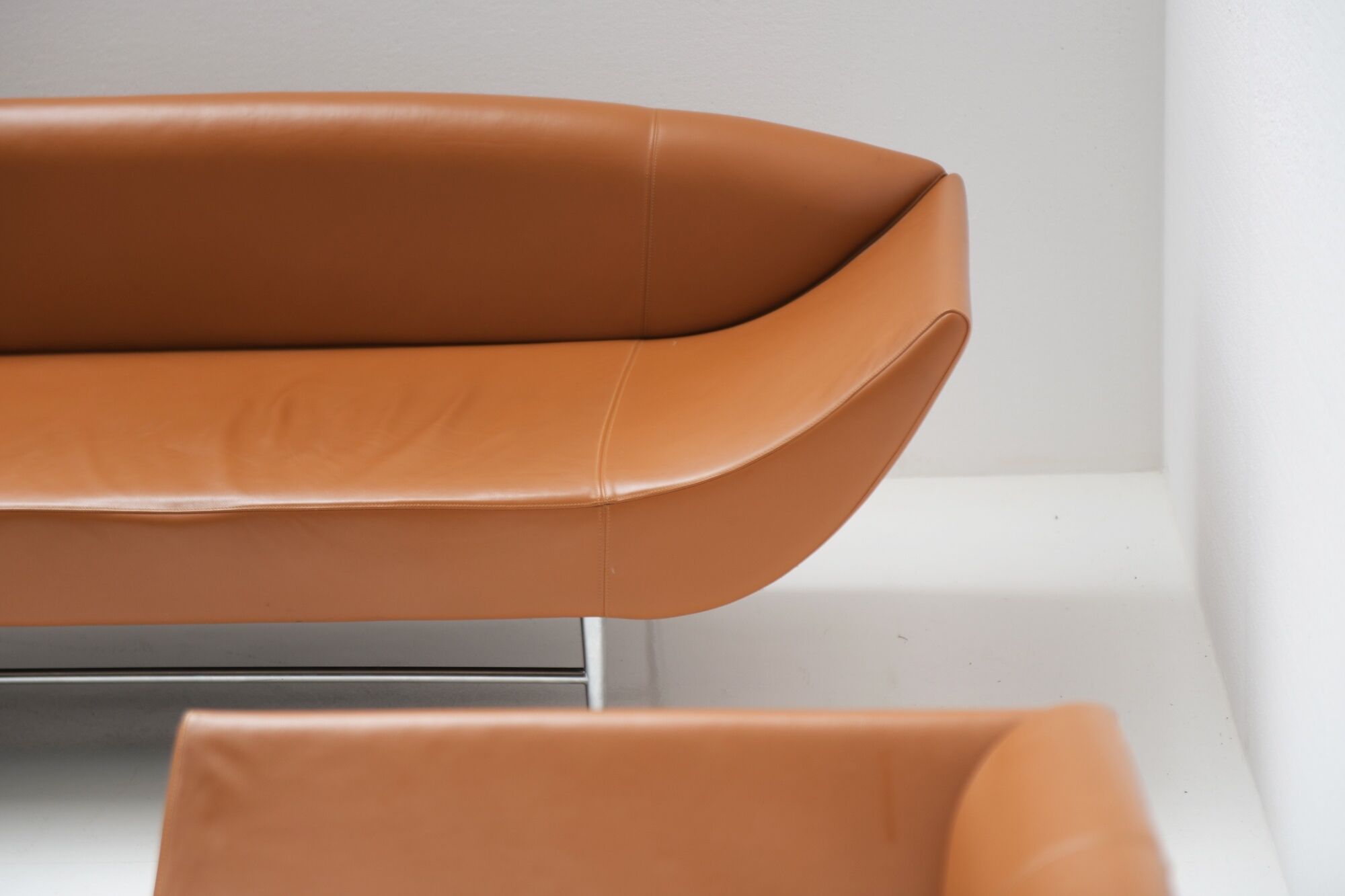 Minimal vintage Ellittico sofas by Losa Ghini for Moroso Italy 1987