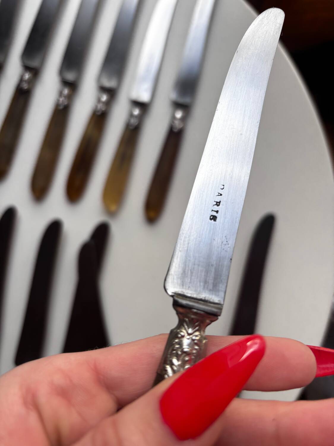 18 Wiskemann table knives in horn