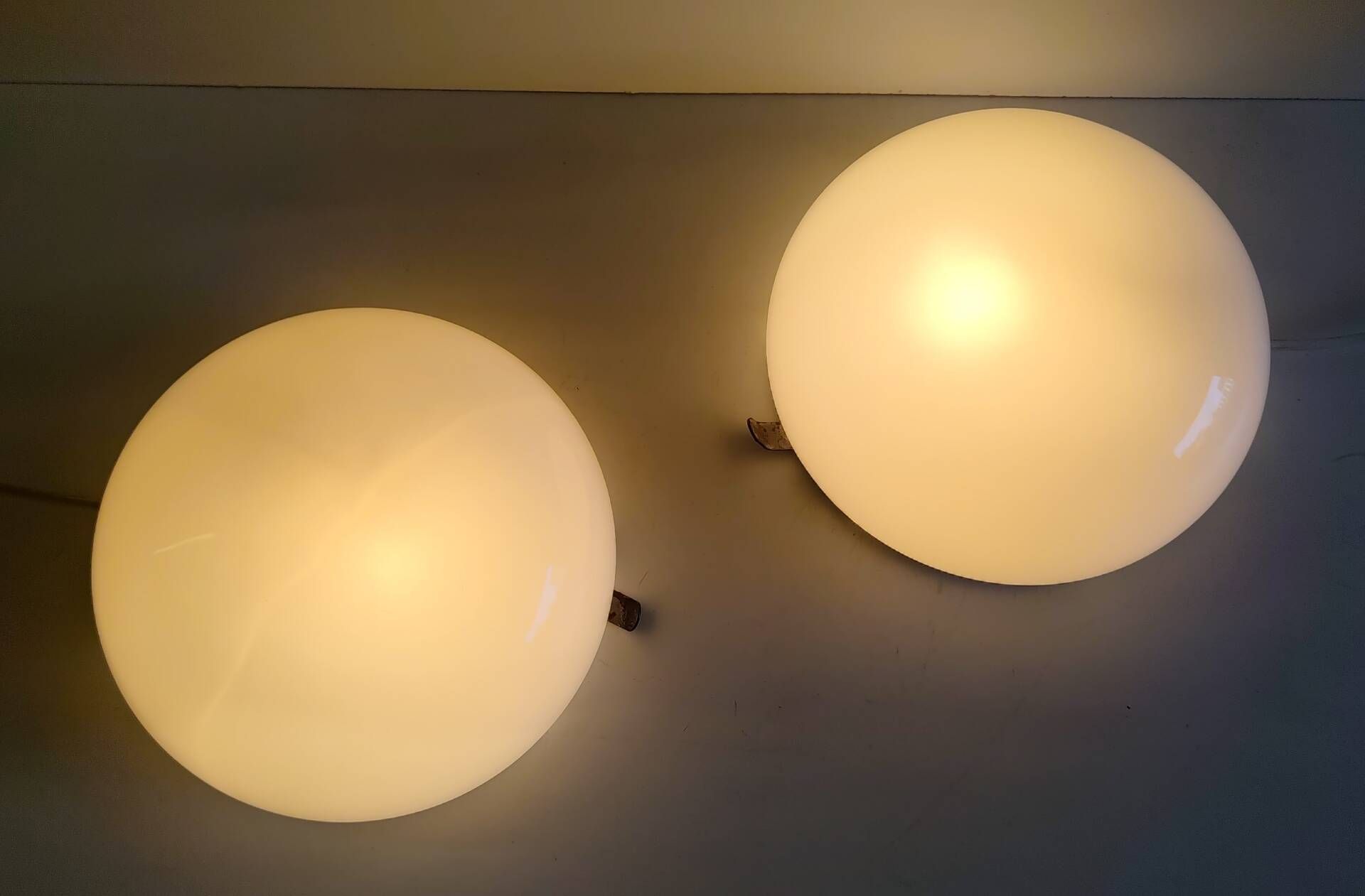 Plafonniers ou appliques globe opaline XL - mid.XXeme
