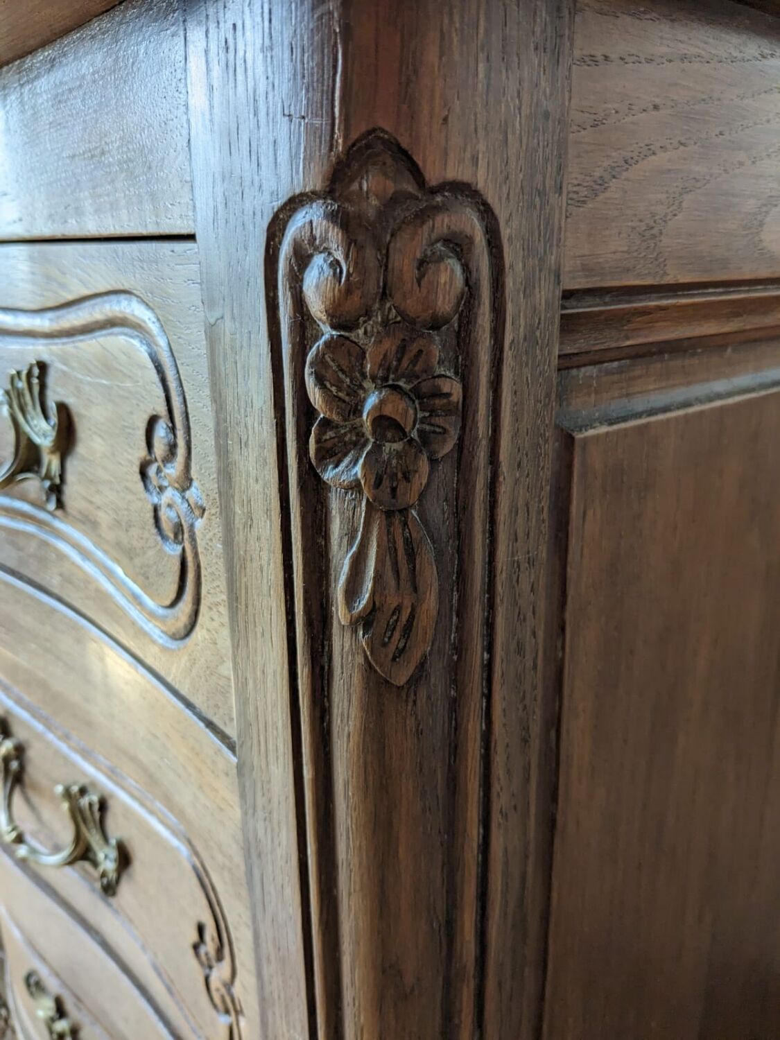 Louis XV style crossbow chest of drawers