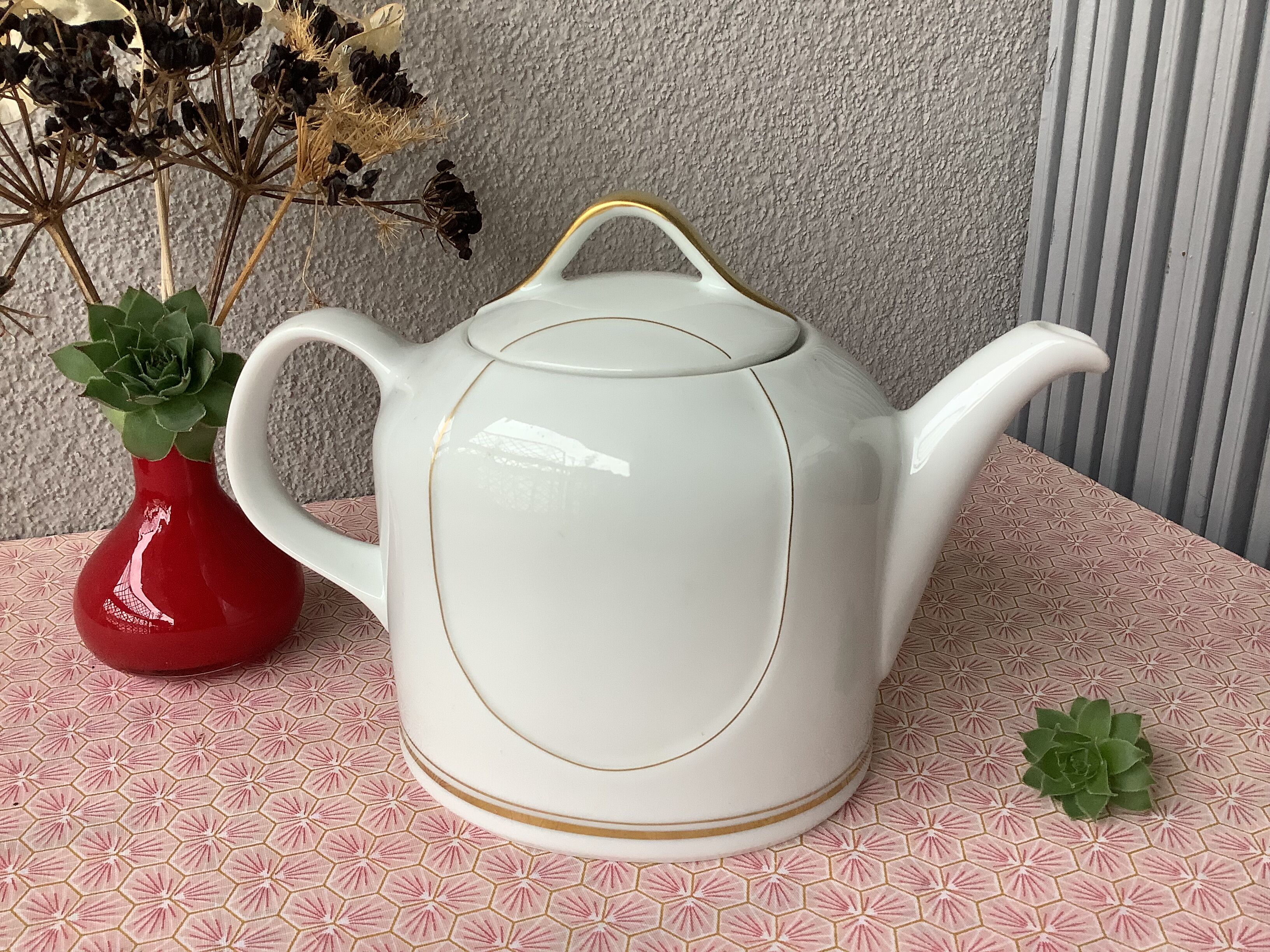 Porcelain teapot Eschenbach Bavaria-Germany