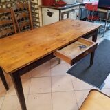 Farm table