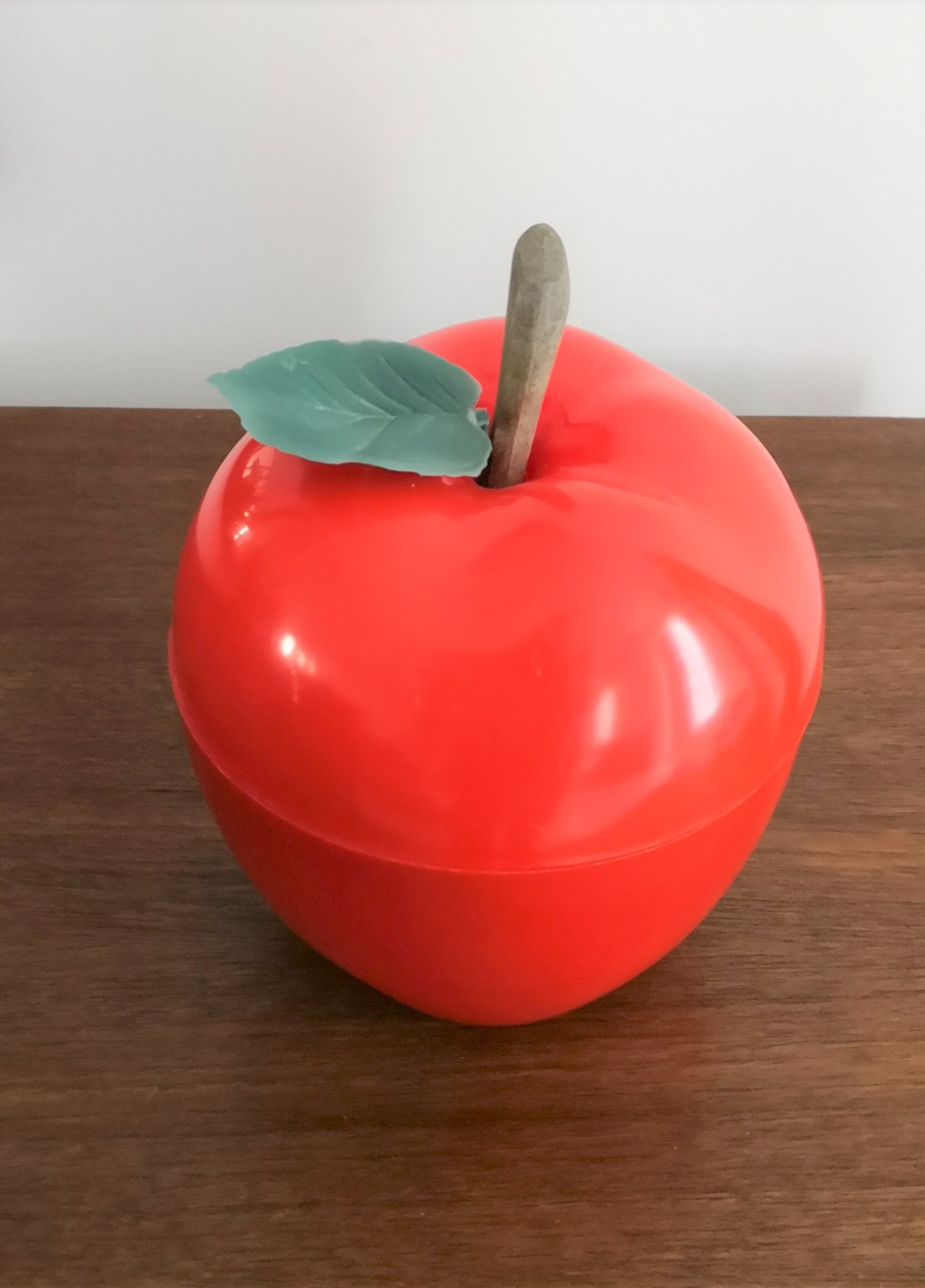 70s red ice apple apple