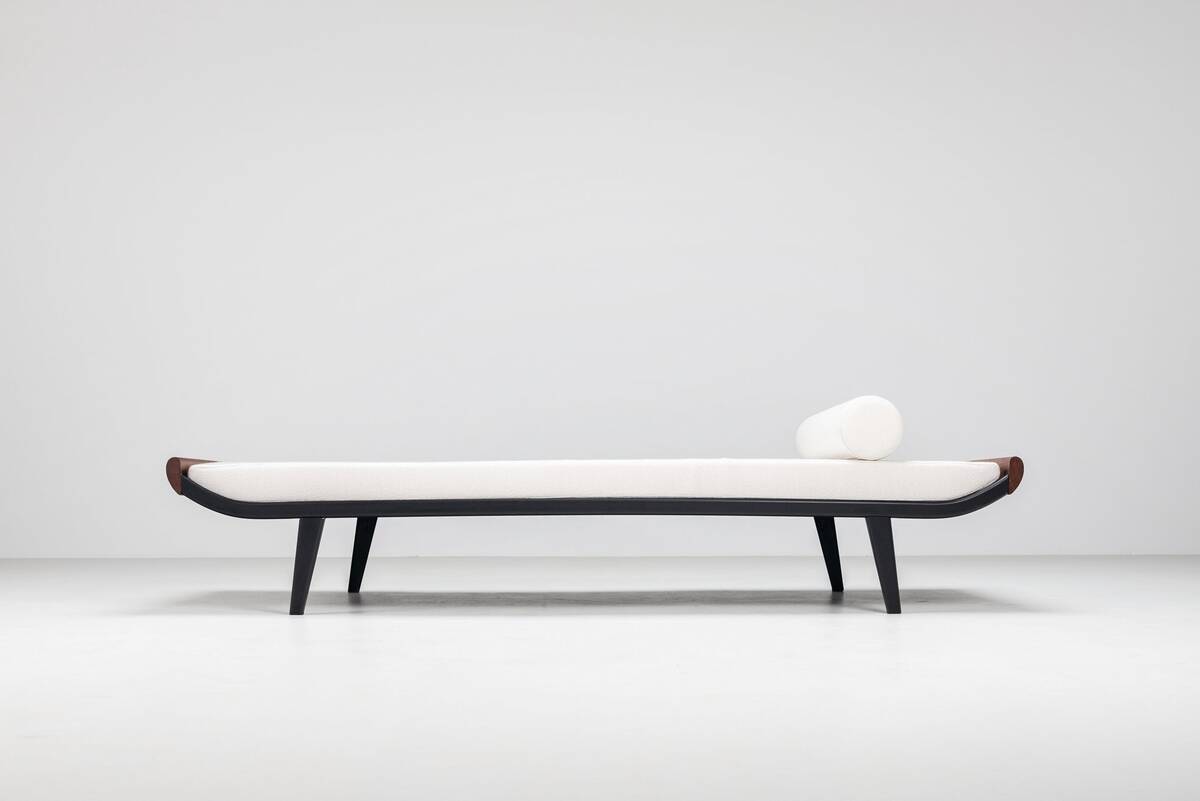 Dick Cordemeijer Cleopatra daybed for Auping in white fabric The Netherlands 1954