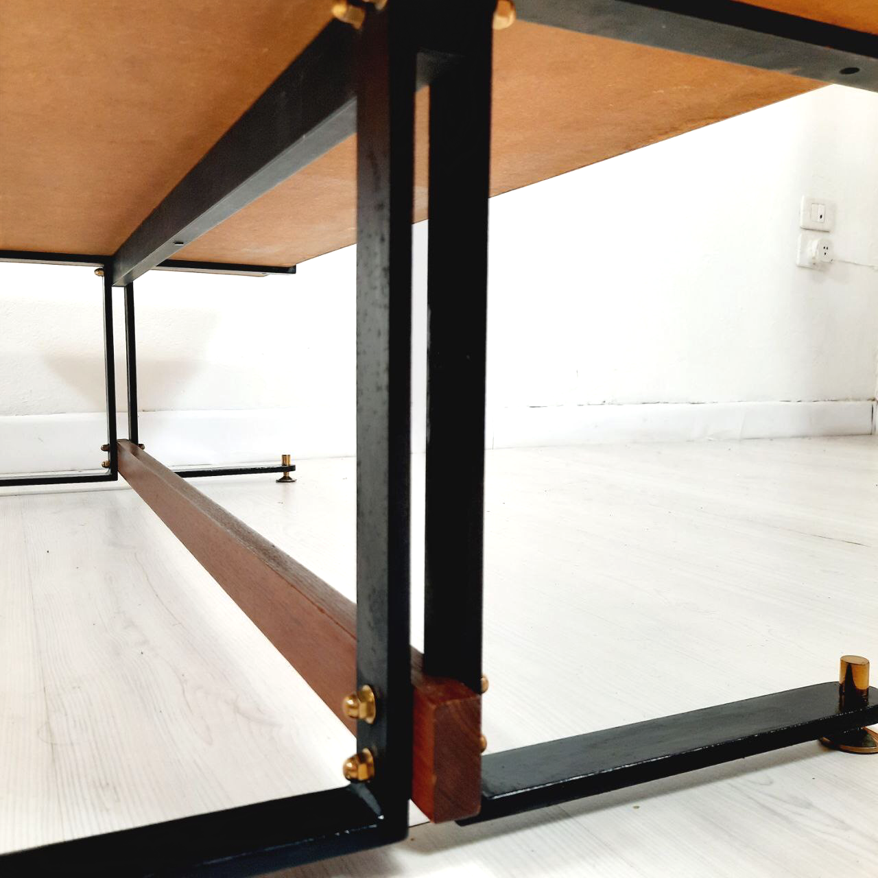 Coffee table 60s top enamelled color red and gold, metal and brass base.