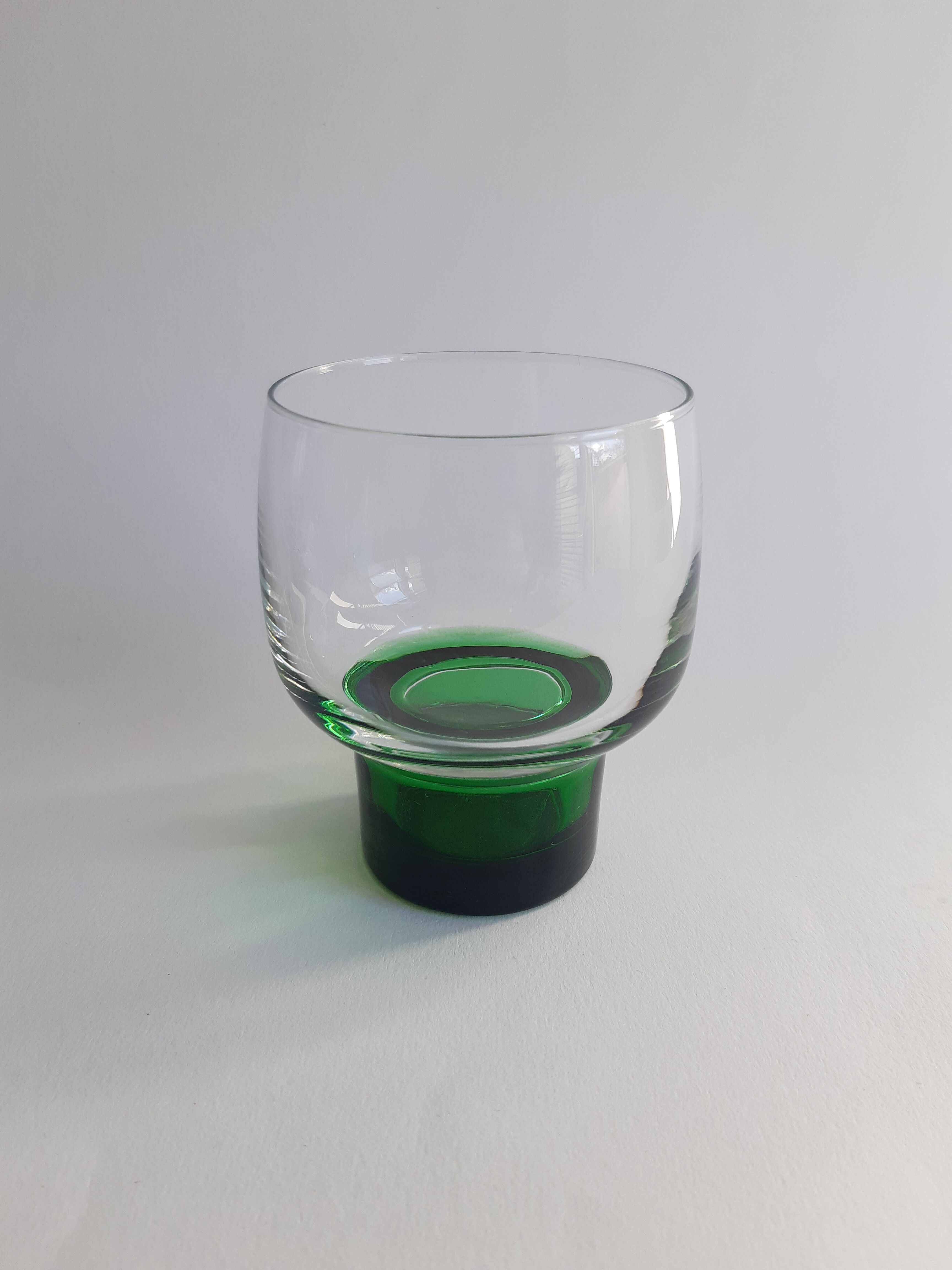 Set of 8 large vintage glasses