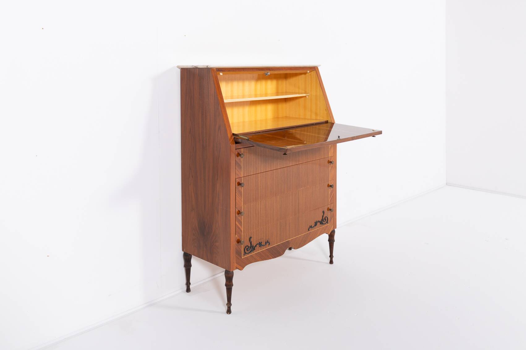 Mid-century Italian chest of drawers by Martineli, 1950