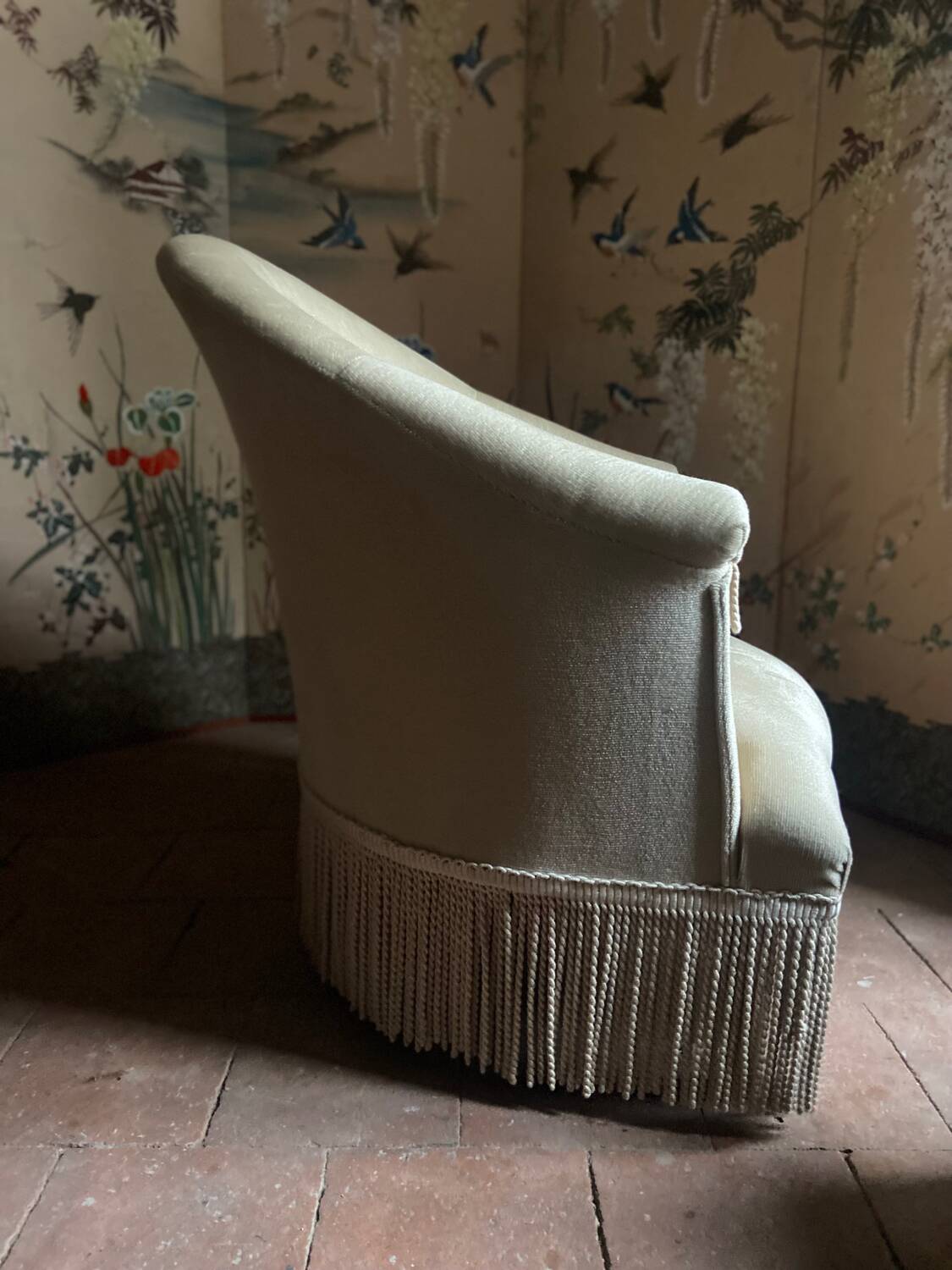 Old toad armchair in beige velvet