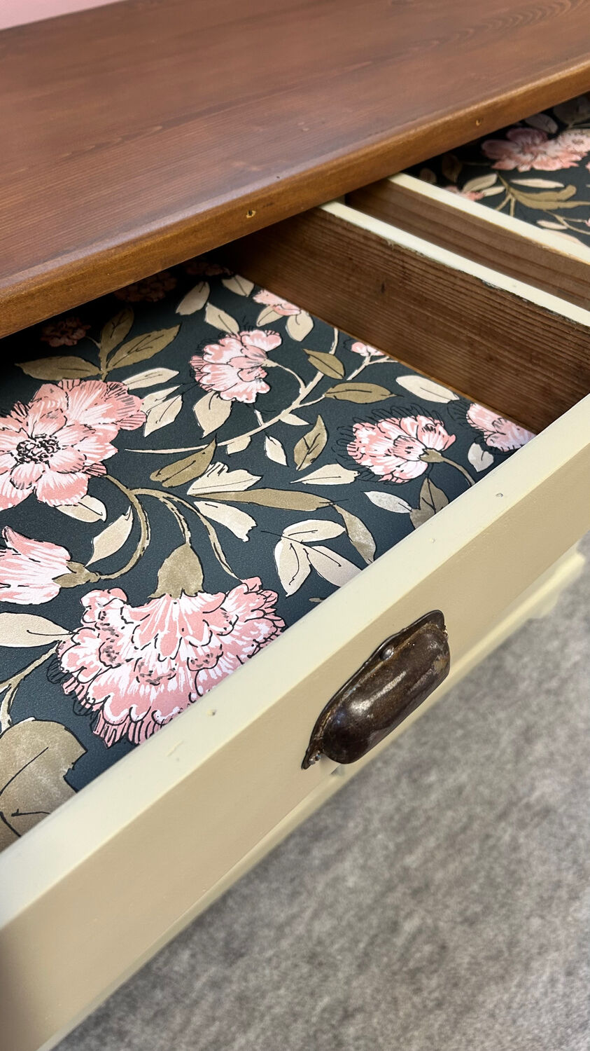 Chic country-style buffet with 2 doors