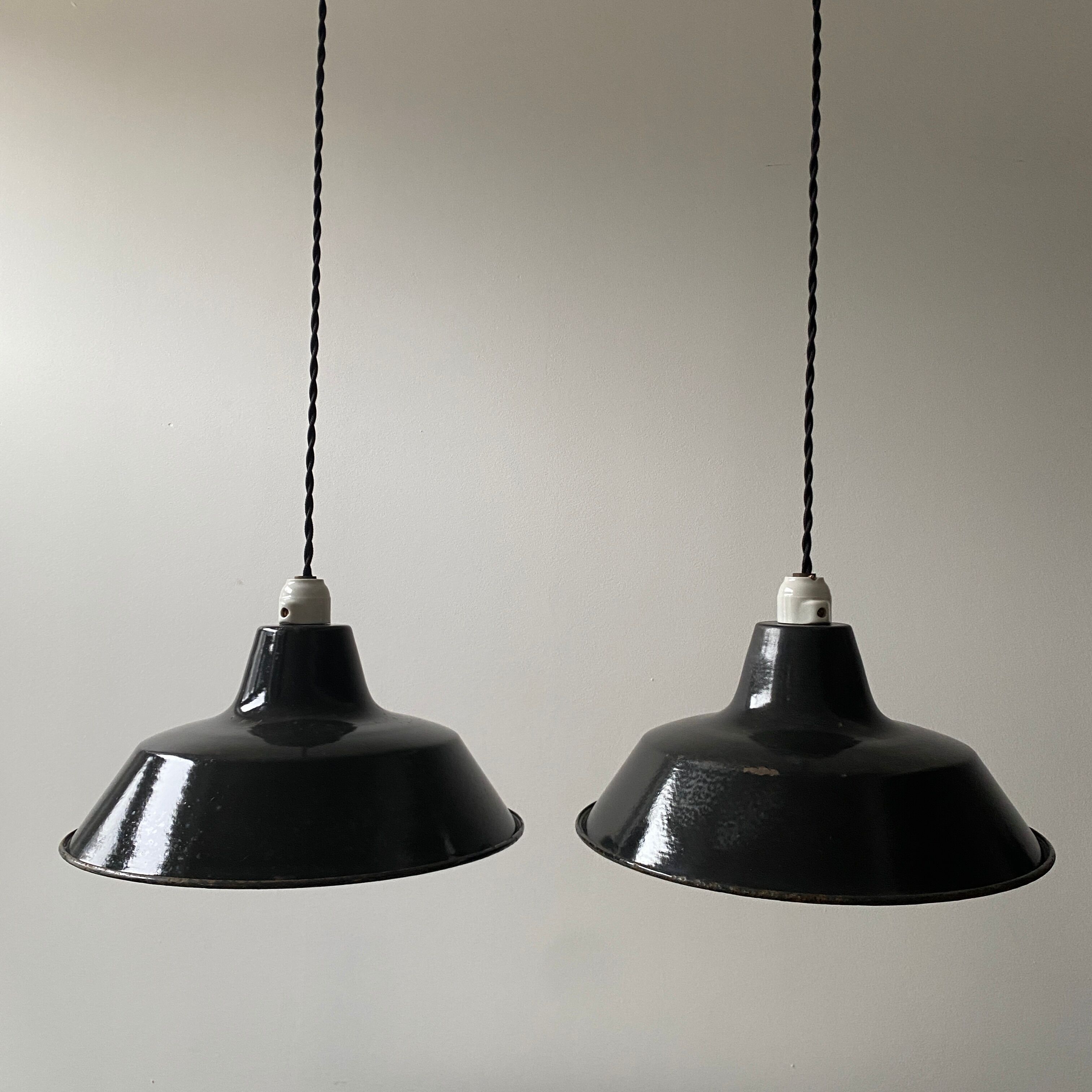 Lot 2 old industrial enamelled suspensions 30 cm