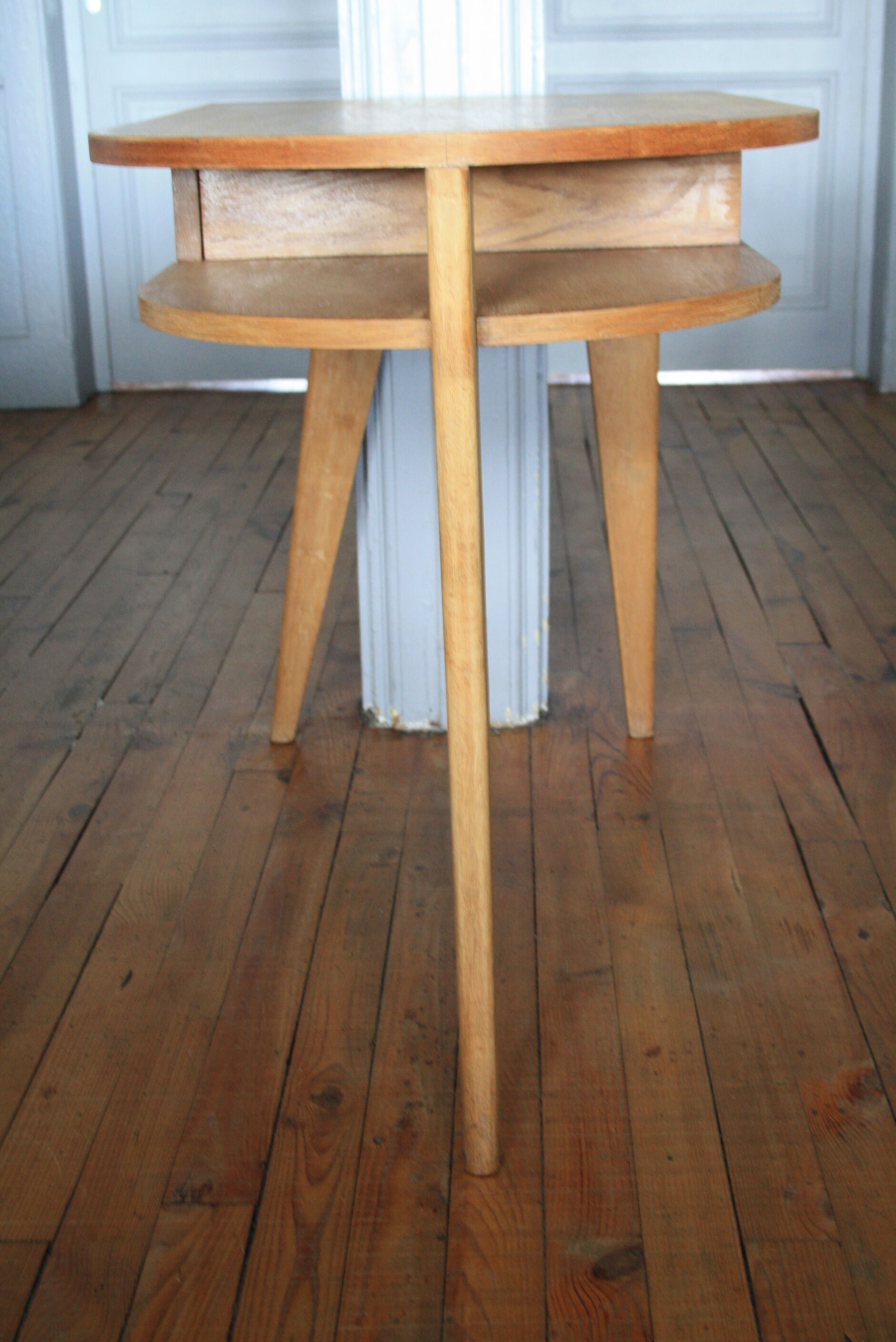 Bureau tripode