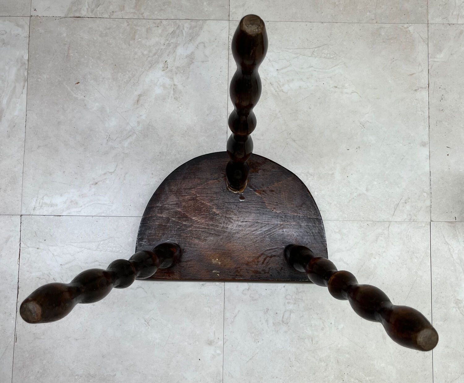 Tabouret tripode bois