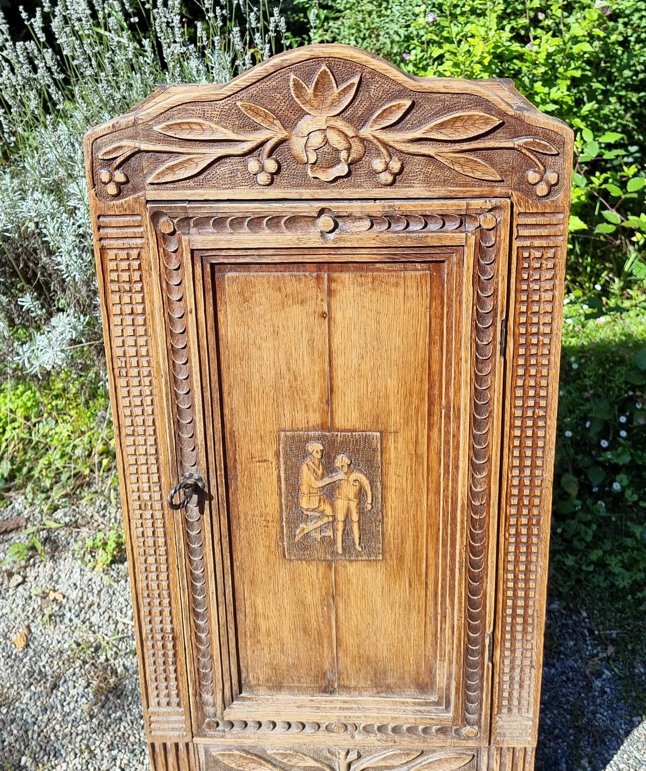 Small piece of furniture with 1 door, old oak jam cupboard