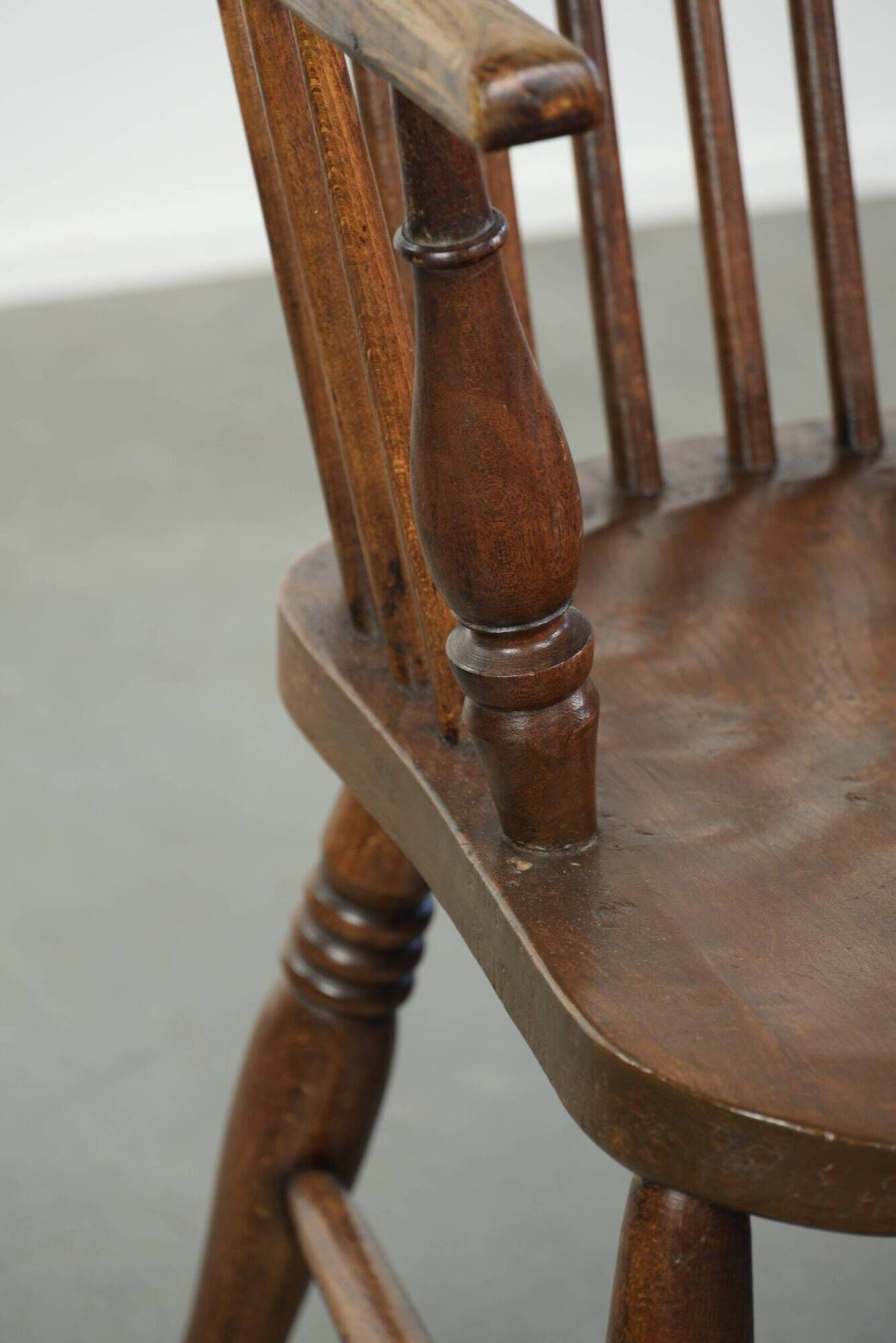 ensemble de deux chaises stickback Windsor anglaises antiques du 19e siècle