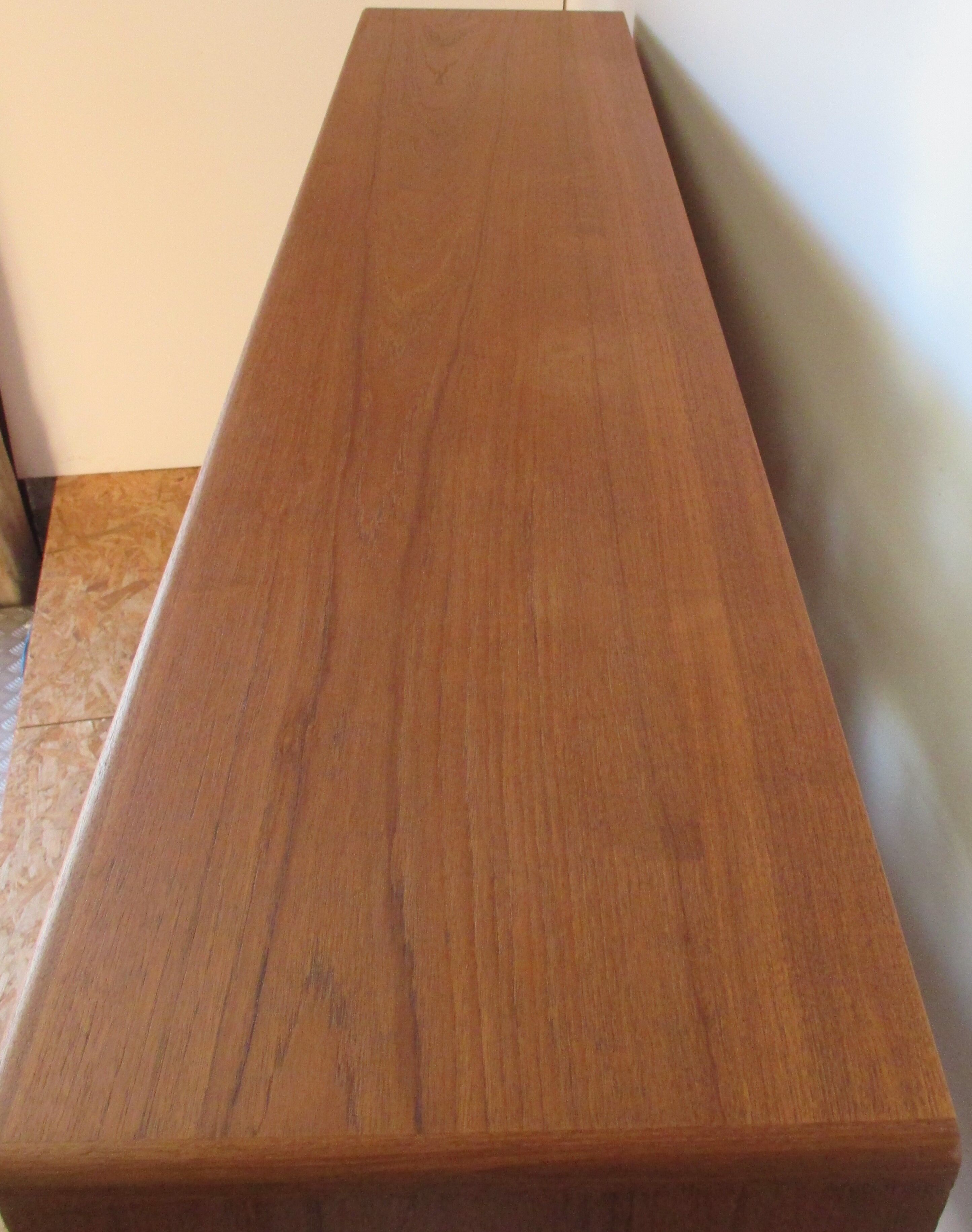 Enfilade haute danoise en teck de Johannes Andersen