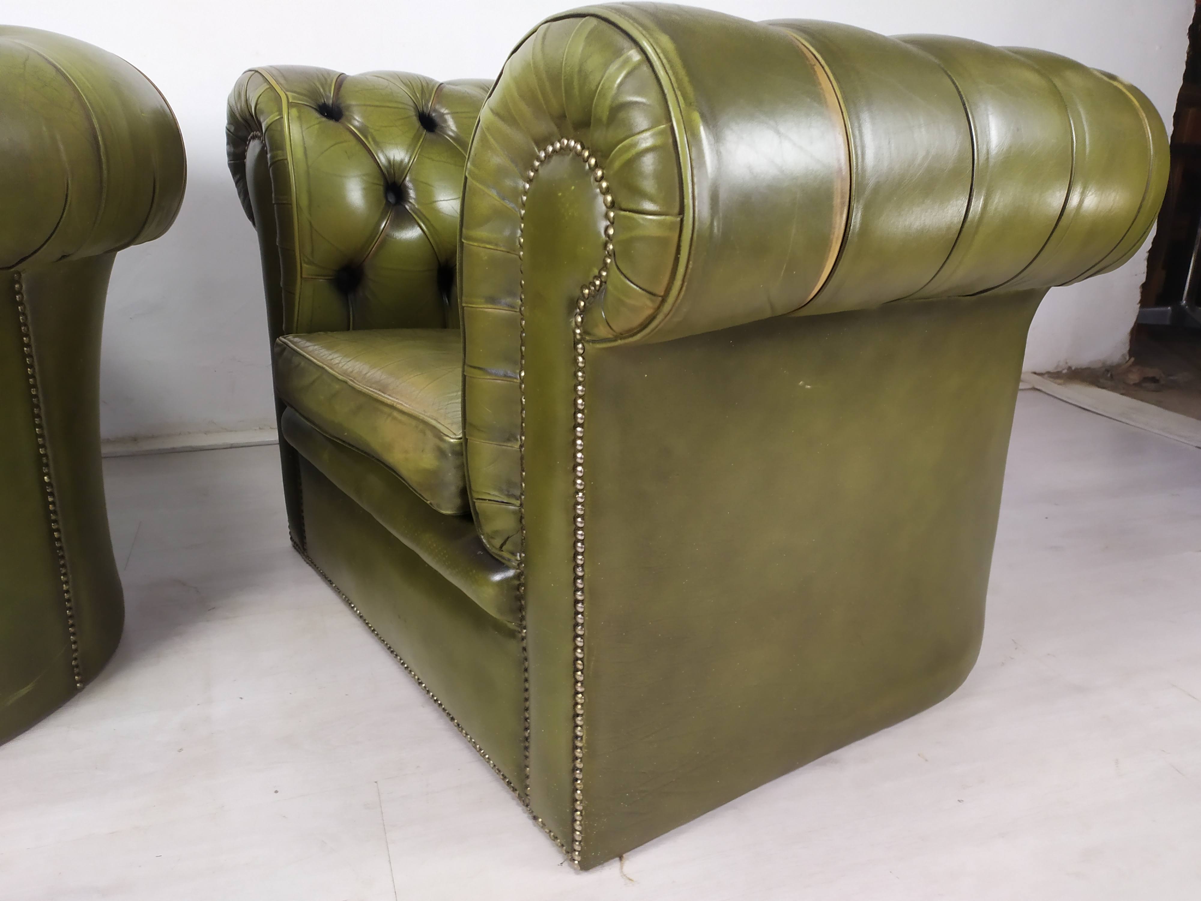 Paire de fauteuils Chesterfield cuir vert